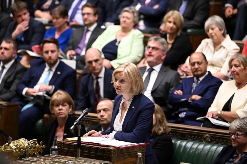 Primera ministra Liz Truss asistió en Londres, Gran Bretaña, 7 de septiembre 2022. Parlamento de Reino Unido/Jessica Taylor/Handout via REUTERS