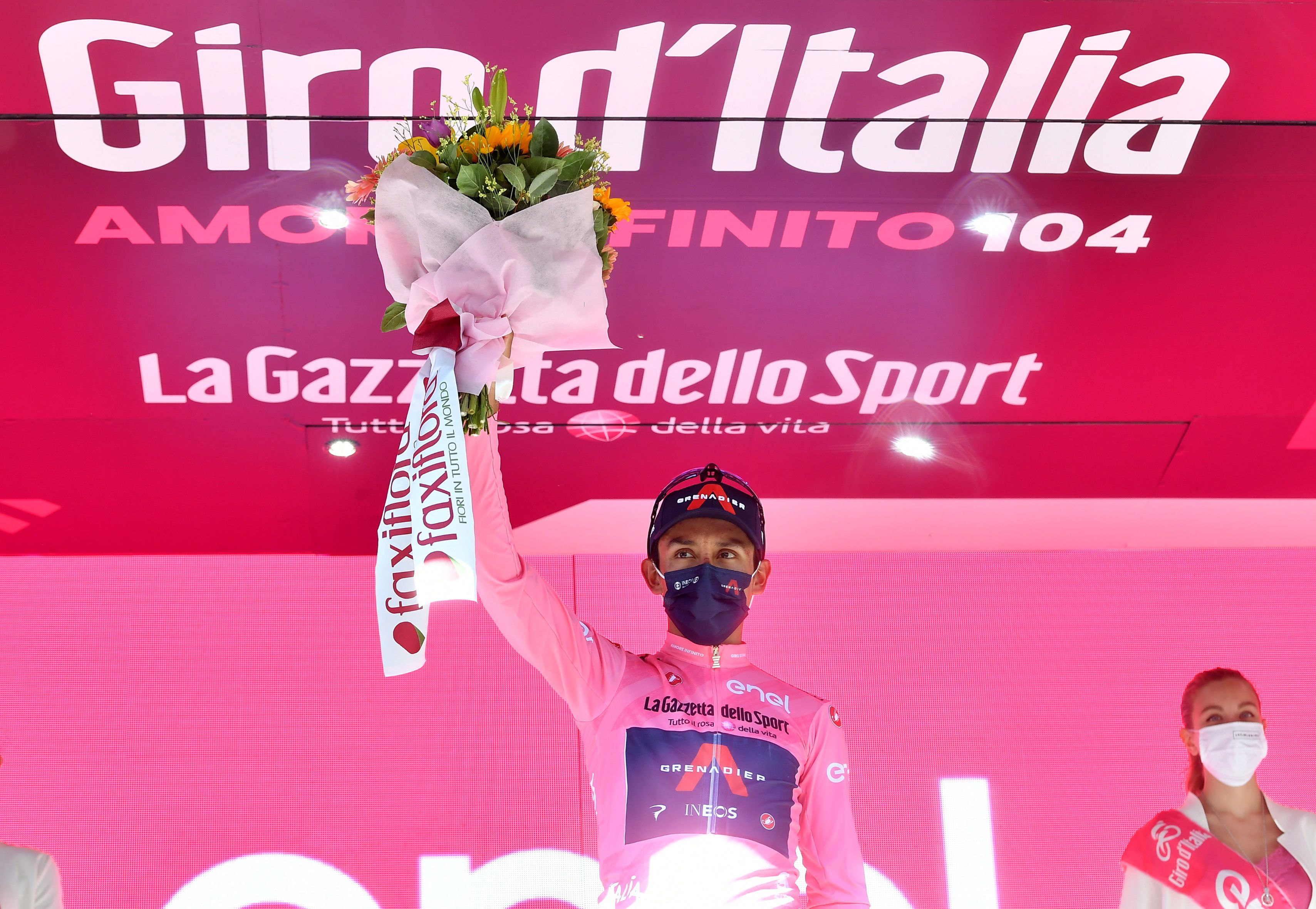 El colombiano dio un golpe de autoridad en la etapa 16 del Giro de Italia 2021. REUTERS/Jennifer Lorenzini