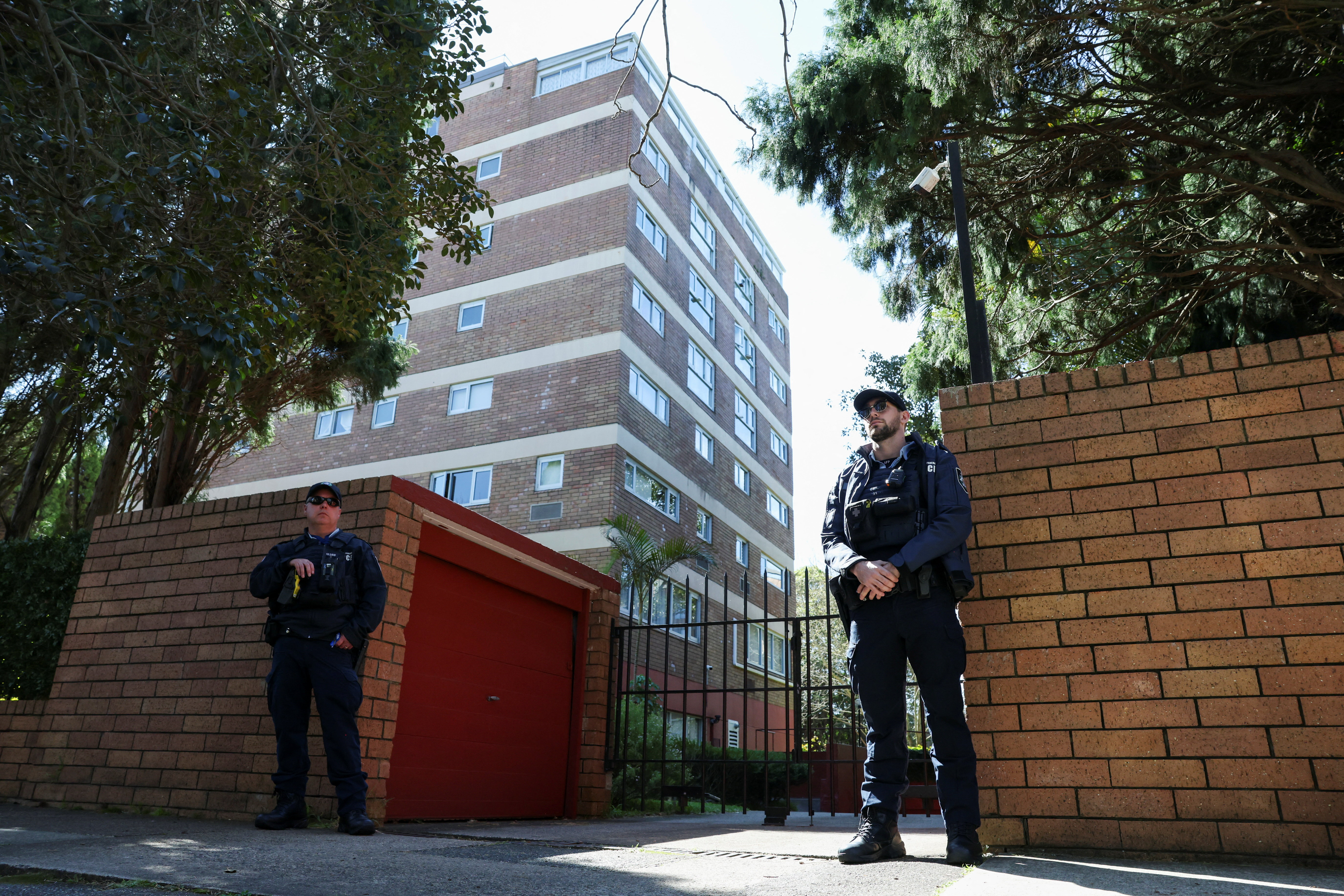 Planchazo, bronca y manotazos: el tenso cruce entre Paredes y Cabral, por el que debieron ser expulsados
