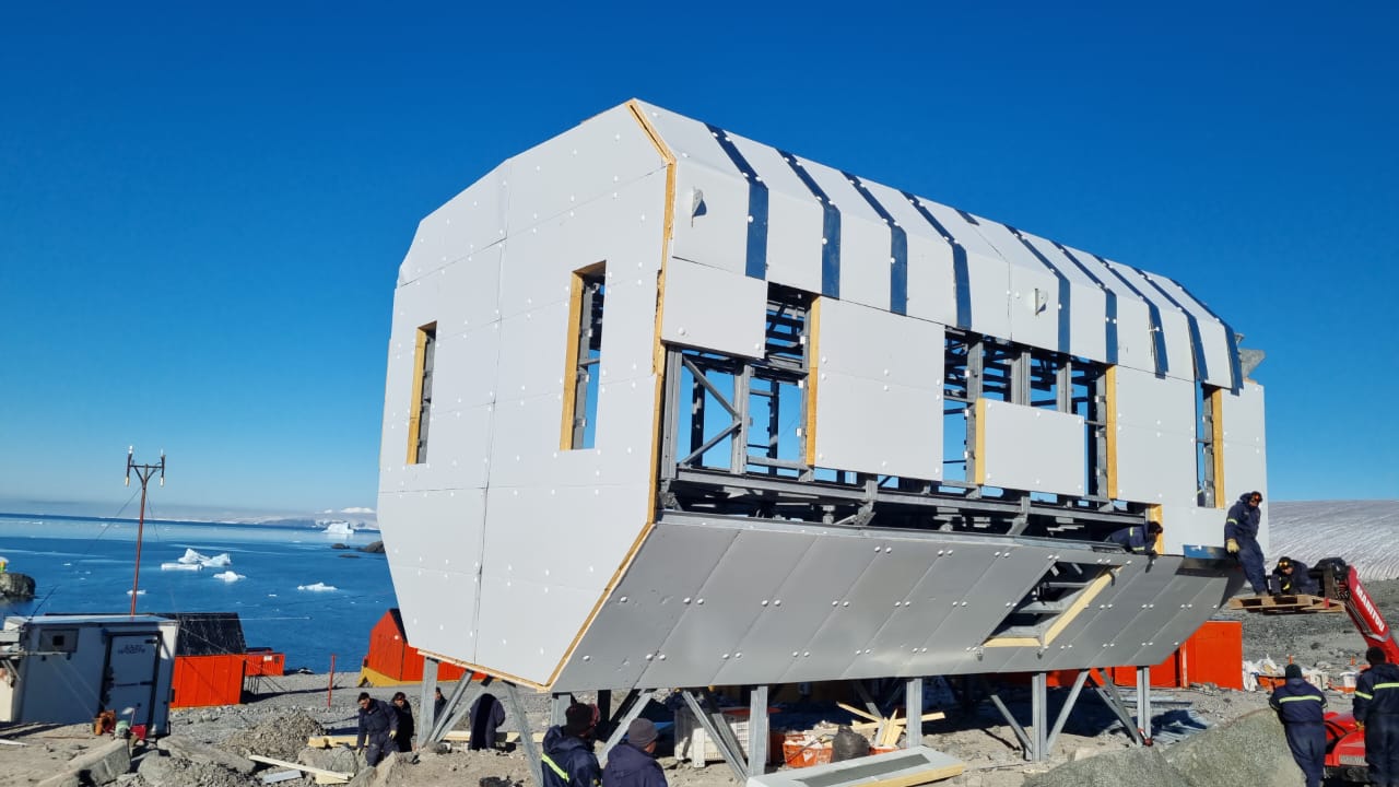 Los laboratorios modulares se hicieron tras un trabajo articulado entre los ministerios de Defensa y Ciencia y Tecnología y el Comando Conjunto Antártico (COCOANTAR).