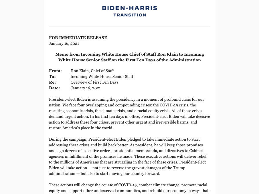 Según el memo de Ron Klain, Biden tomará “medidas decisivas” para enfrentar las múltiples crisis del país y “para prevenir otros daños urgentes e irreversibles y restaurar el lugar de los Estados Unidos en el mundo”.