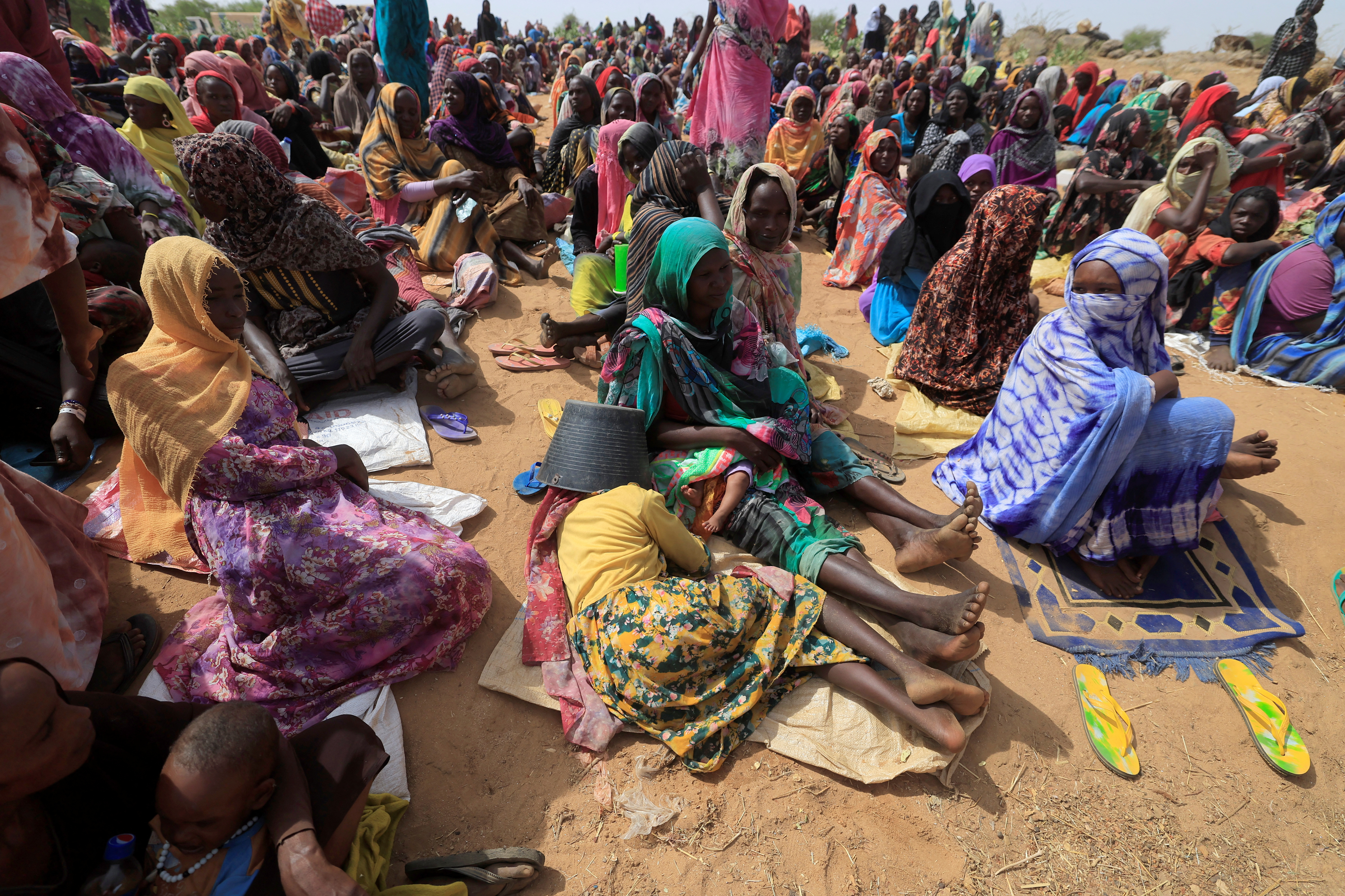 Combates en Sudán han dejado más de 700 mil desplazados internos en sólo tres semanas 
