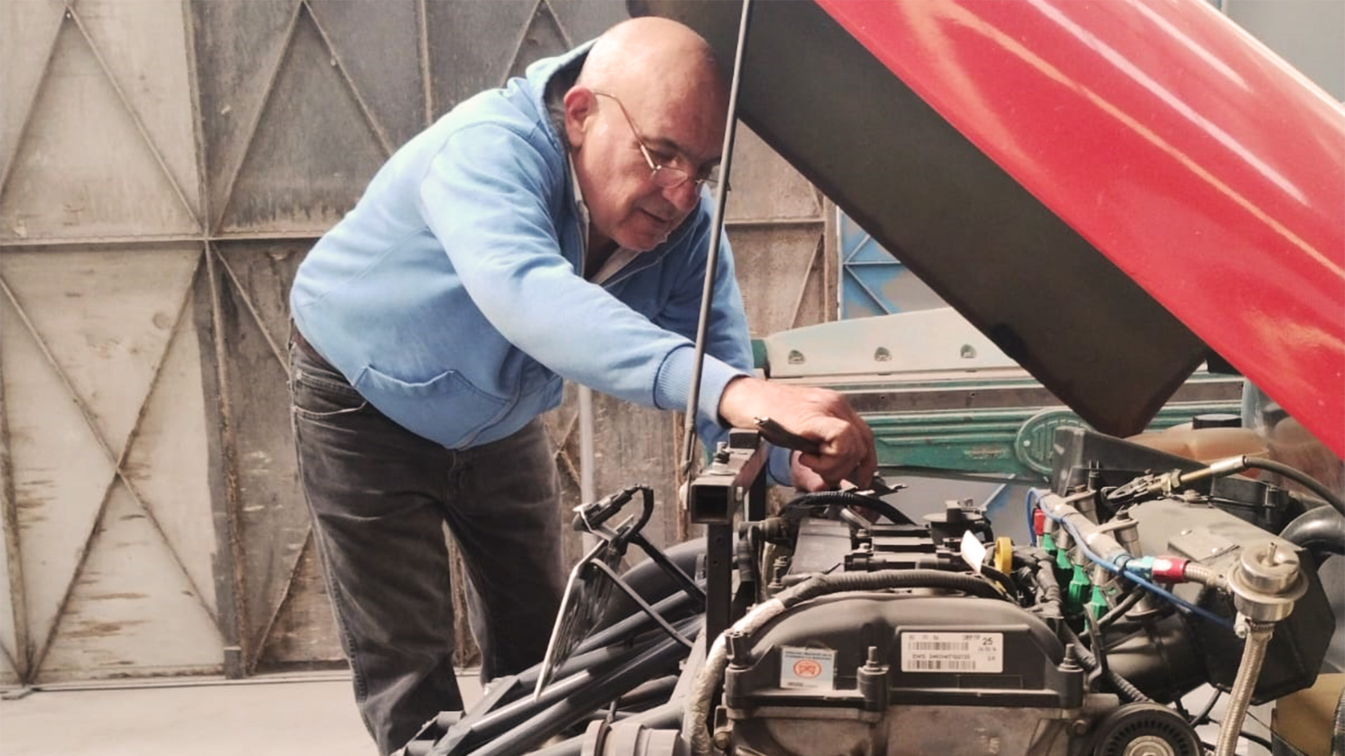 Una vida dentro del mundo de las carreras de autos para Héctor "Tito" Pérez, ahora al servicio de un proyecto personal de enorme valor