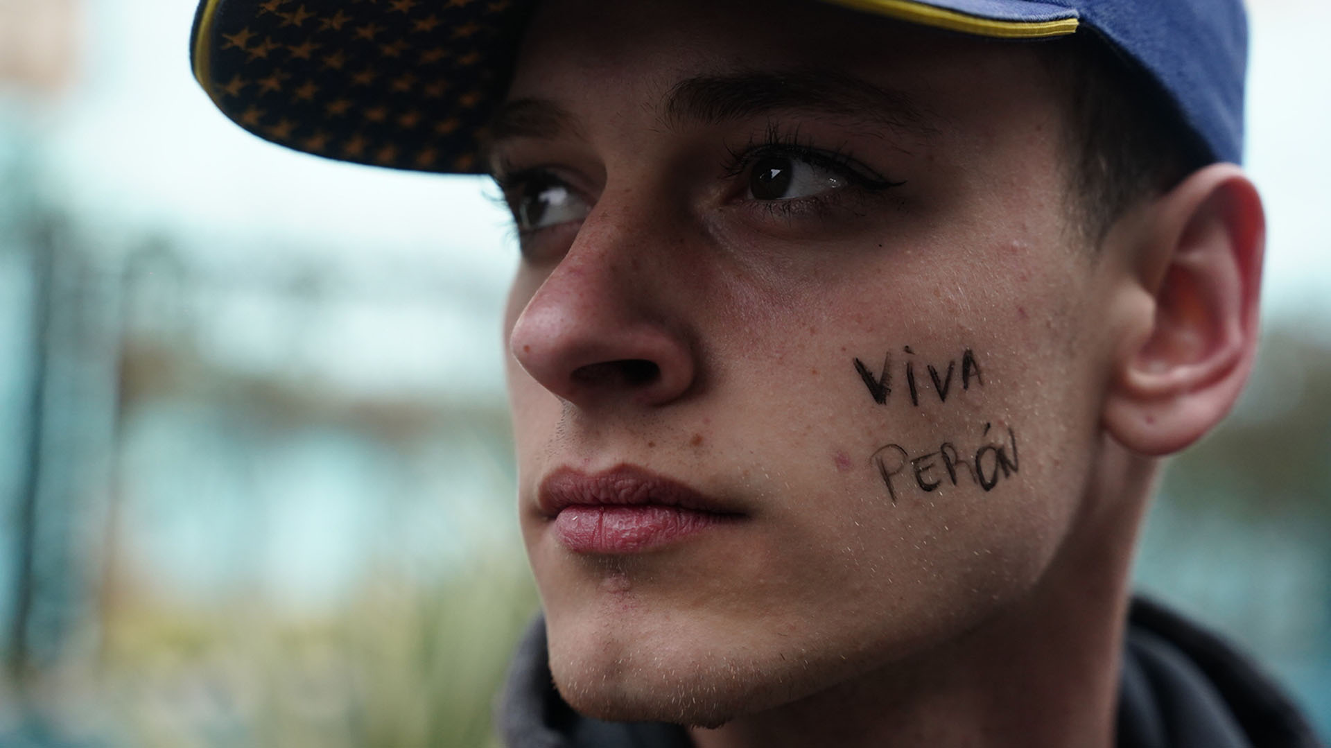 "Long live Peron"said the provisional tattoo of a young man who participated in the march