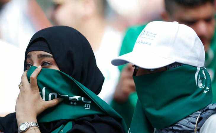 Mujeres en Qatar con el rostro cubierto. En ese país sus libertades son restringidas