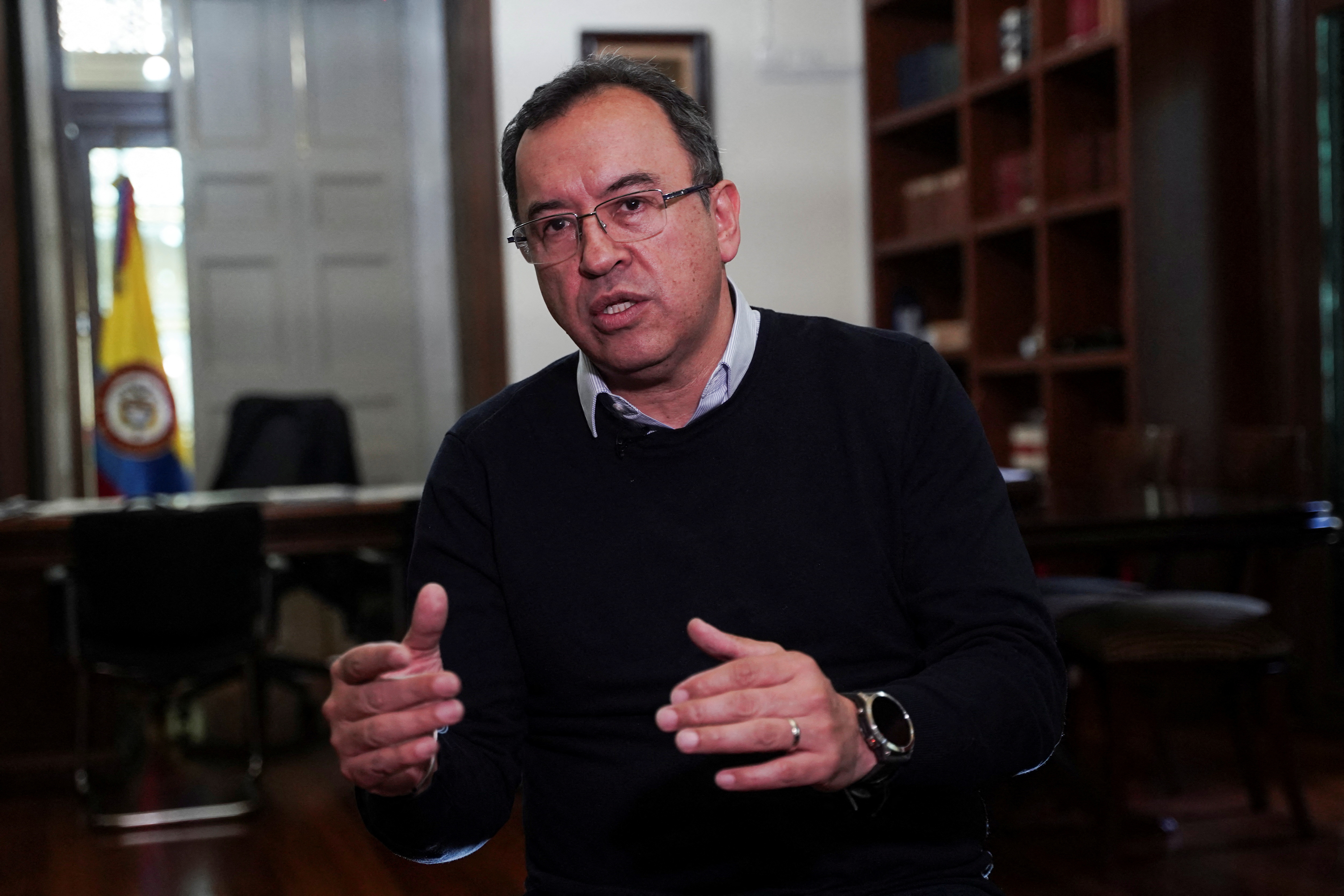 El ministro del Interior se refirió a la salida de Alejandro Gaviria del Gobierno: “Admiramos tu dedicación e inteligencia”