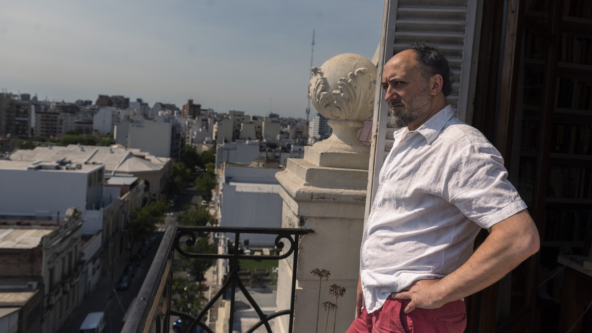 Julián López: “Cuando escribís un libro primero sos un megalómano y después un obrero”