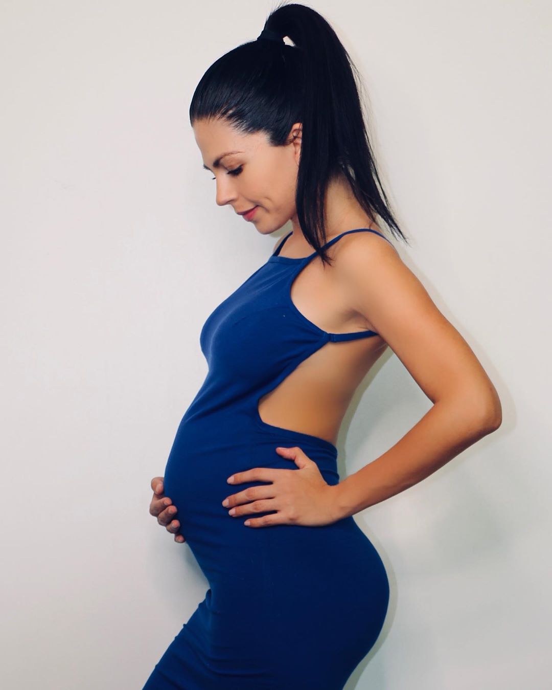 La actriz ya se mostraba emocionada por el nacimiento de su bebé (Foto: Instagram@afri_zavala)
