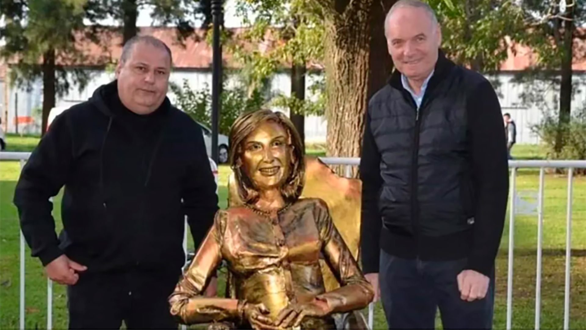 Qué otras estatuas de famosos realizó el escultor que hizo la polémica figura de Mirtha Legrand