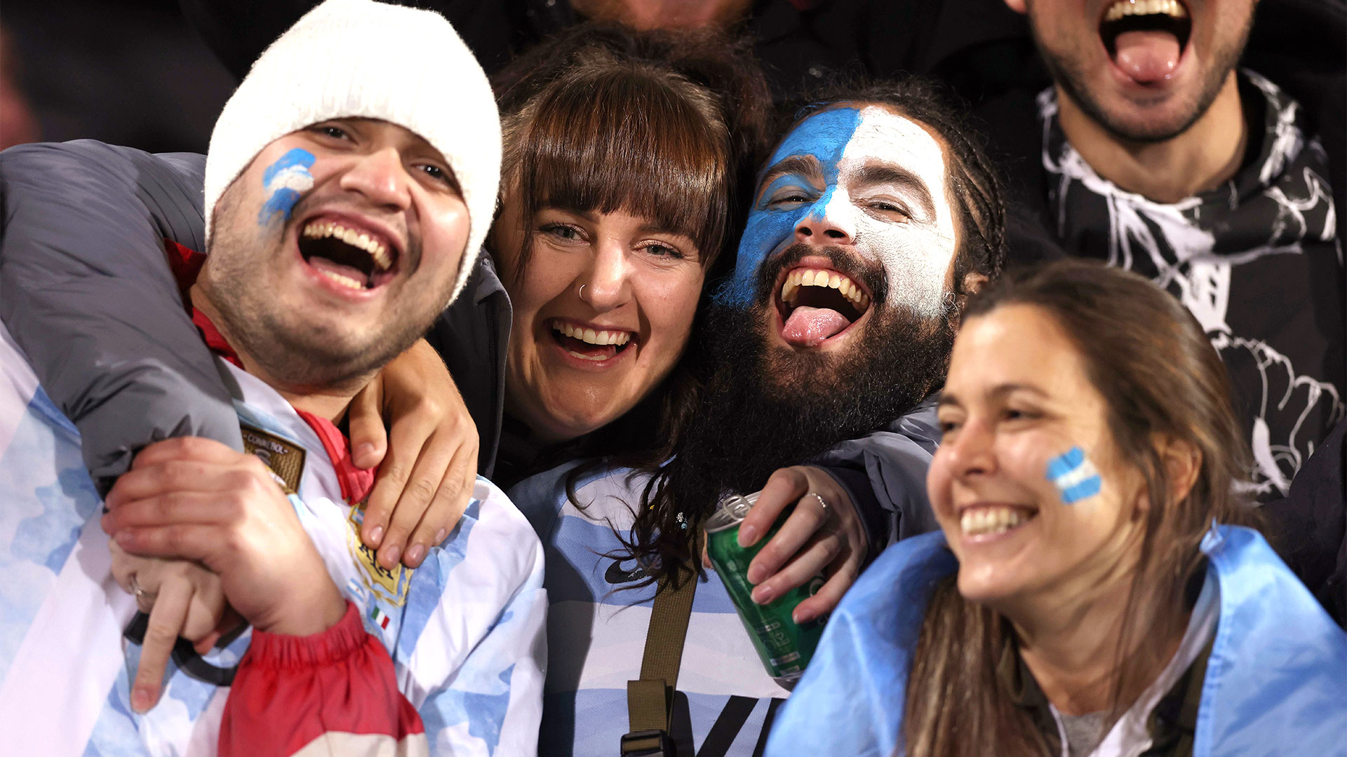 Sonrisas en celeste y blanco en las tribunas del Oregantheory Stadium de la ciudad de Christchurch (Martin Hunter/Photosport via AP)