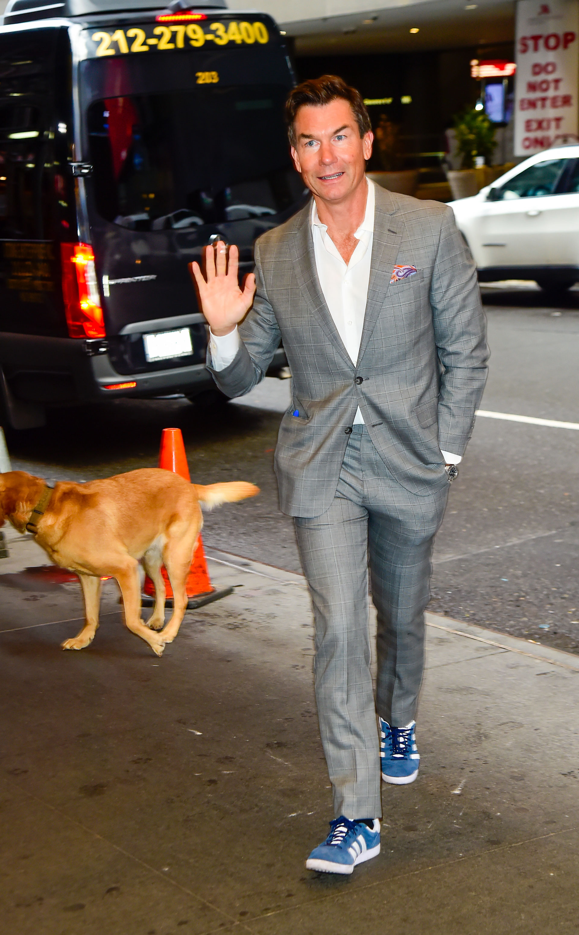 Actor Jerry O'Connell in a suit and sneakers for the city (Photo by Raymond Hall/GC Images ) (Getty)