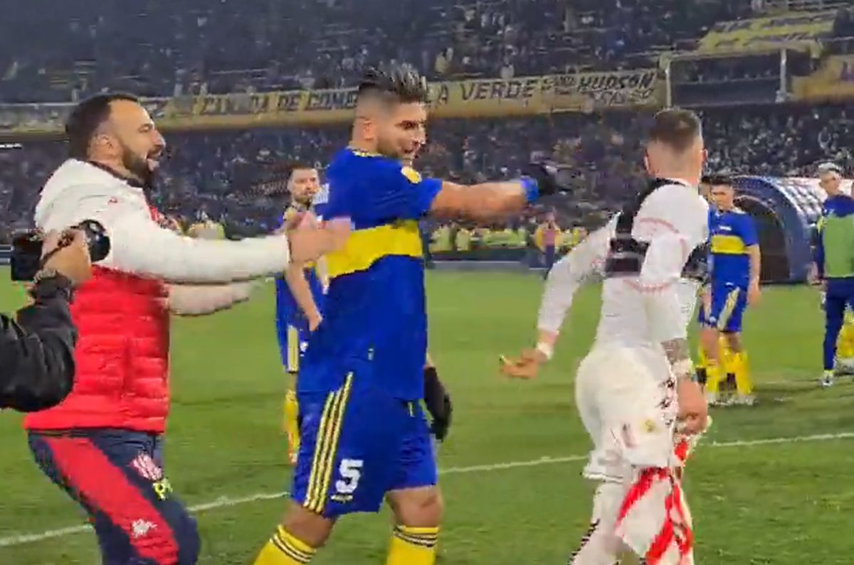 Carlos Zambrano y Luis Advíncula mostraron su ira tras la derrota de Boca Juniors por un polémico penal