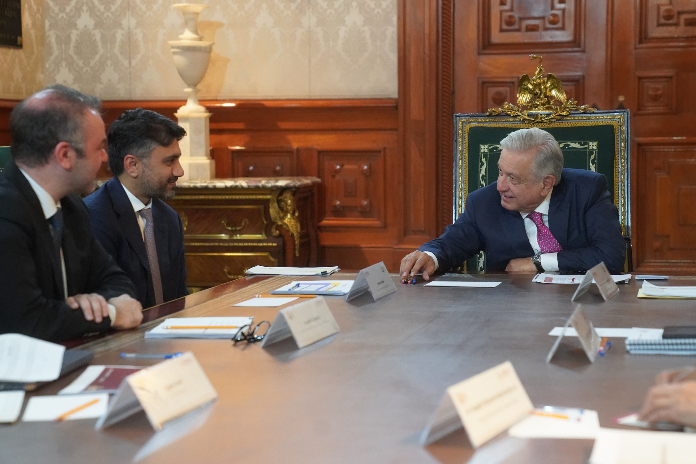 El mandatario mexicano encabezó reunión con integrantes de Tesla (Twitter/@lopezobrador_)