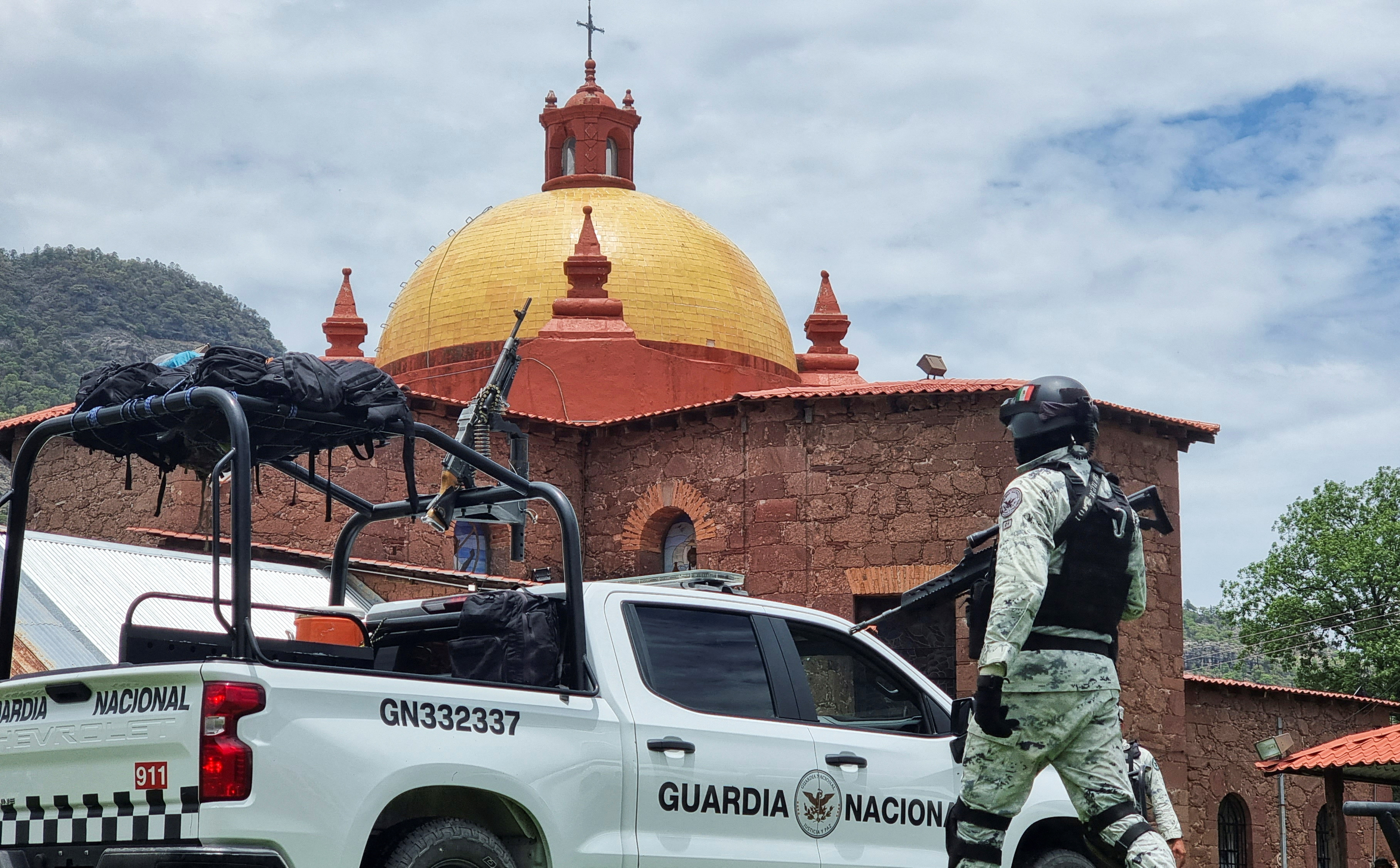 Javier Campos y Joaquín Mora, así como el guía de turistas Pedro Palma, fueron asesinados en un iglesia de Cerocahui. (REUTERS)