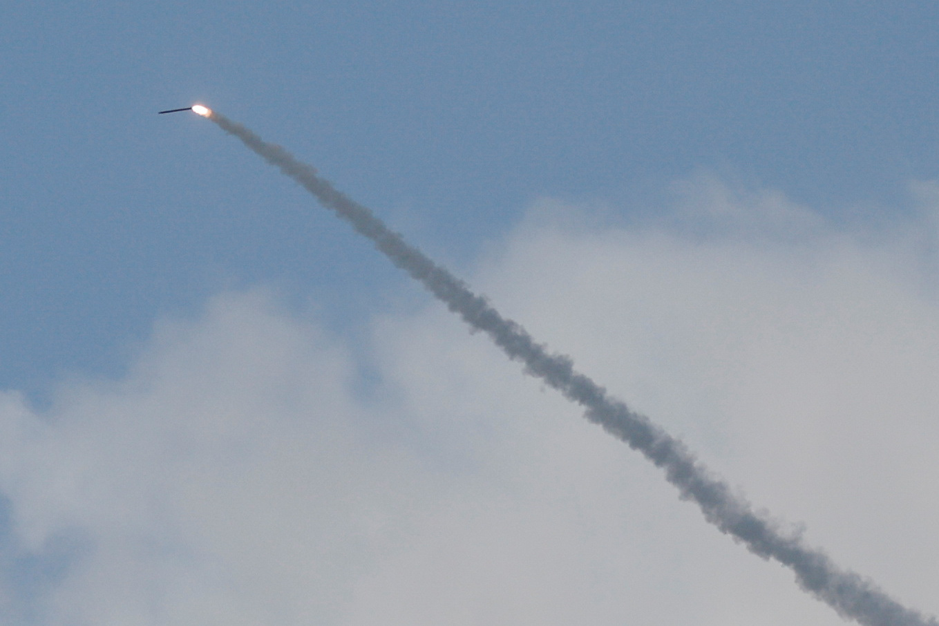 A rocket is fired by Palestinian militants into Israel, amid Israel-Gaza fighting, in Gaza August 6, 2022. REUTERS/Ibraheem Abu Mustafa