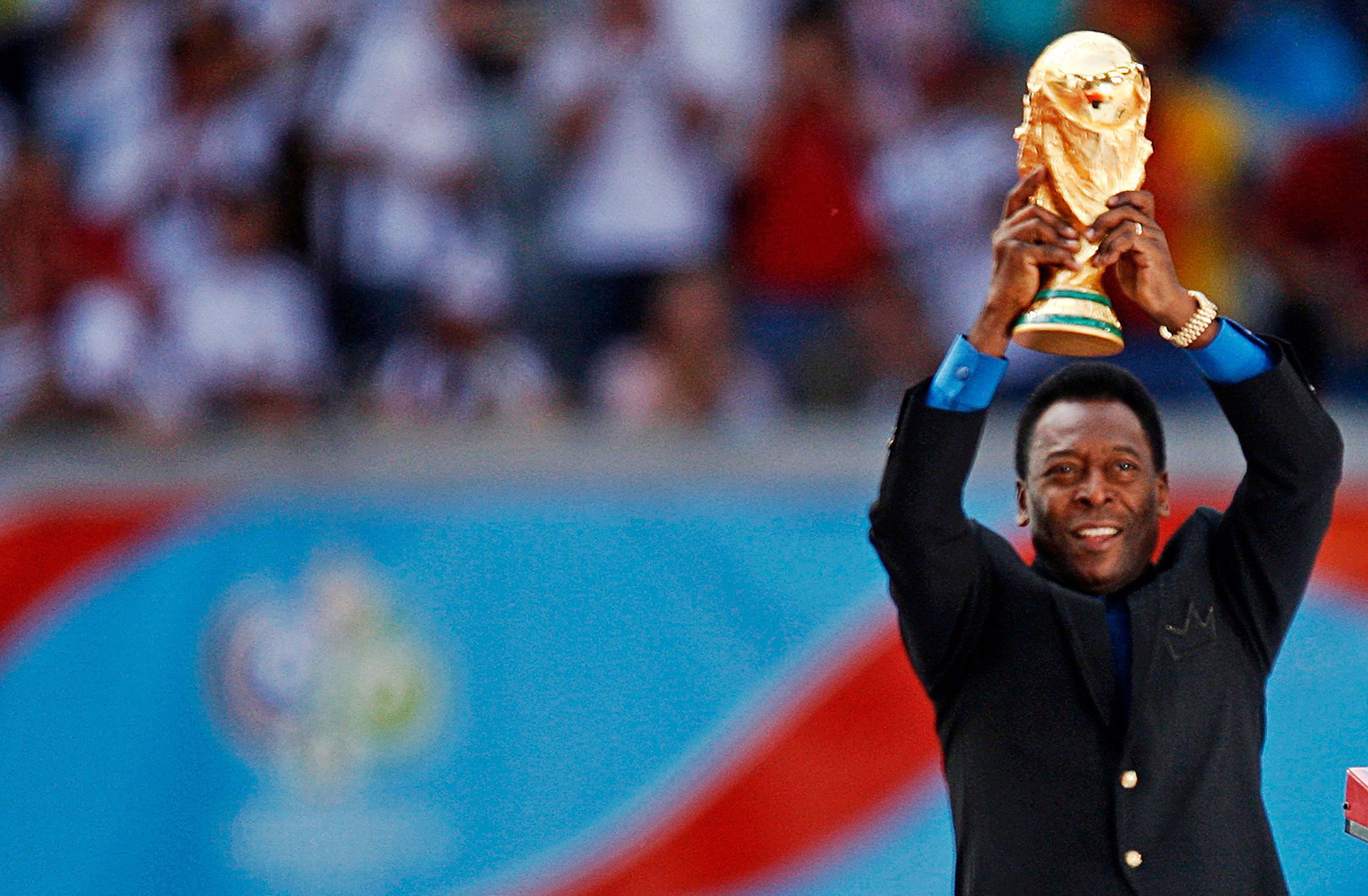 Pelé es el único tricampeón mundial de la historia (REUTERS/Dylan Martinez)
