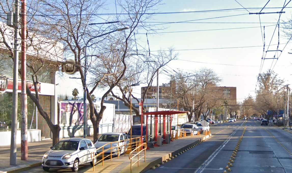 Mendoza: realizaba tareas en el tendido eléctrico de trolebuses, cayó desde diez metros de altura y murió