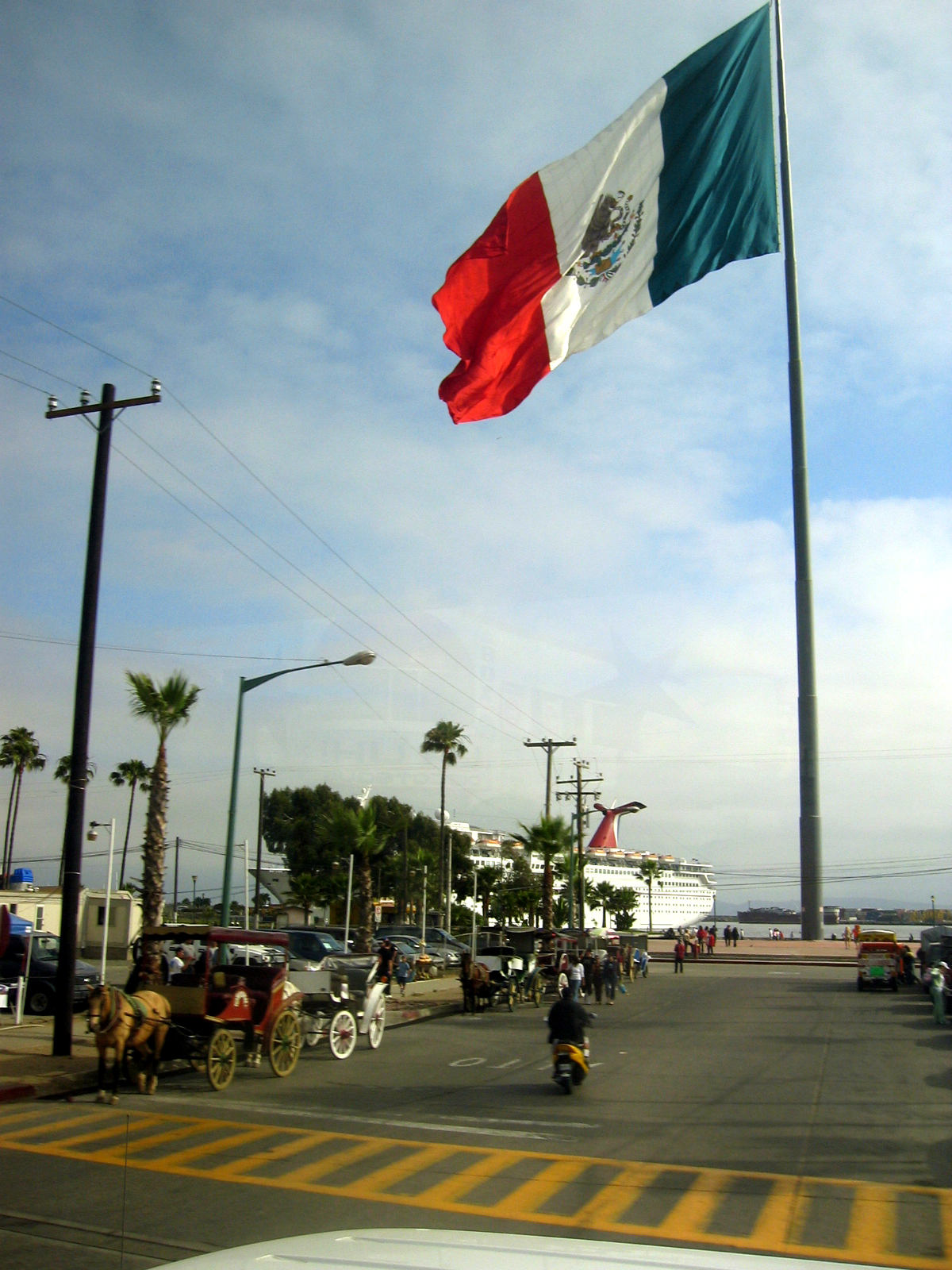 Bandera monumental en Ensenada, Baja California (Foto: Archivo)