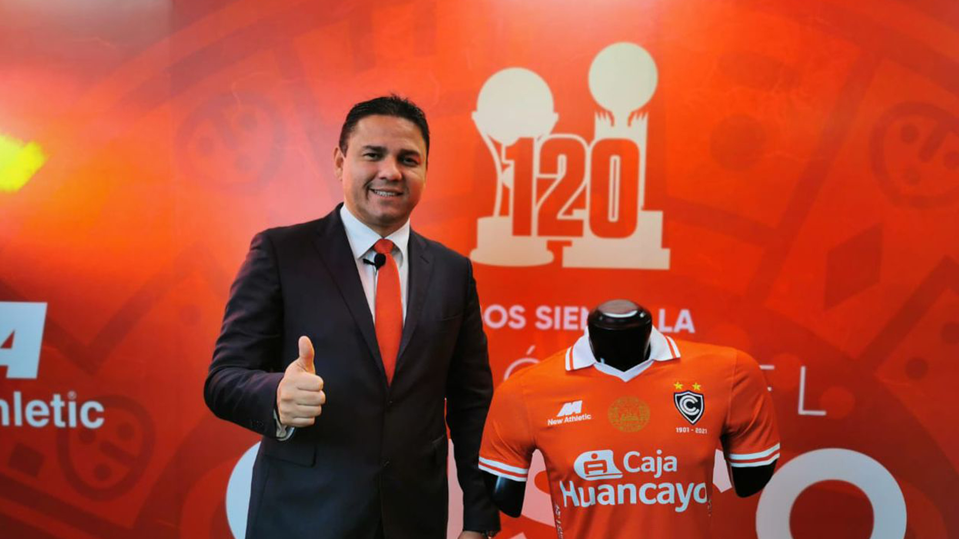 Cienciano tiene entrenador de “primer nivel” y hará pretemporada en Bolivia, detalló Sergio Ludeña