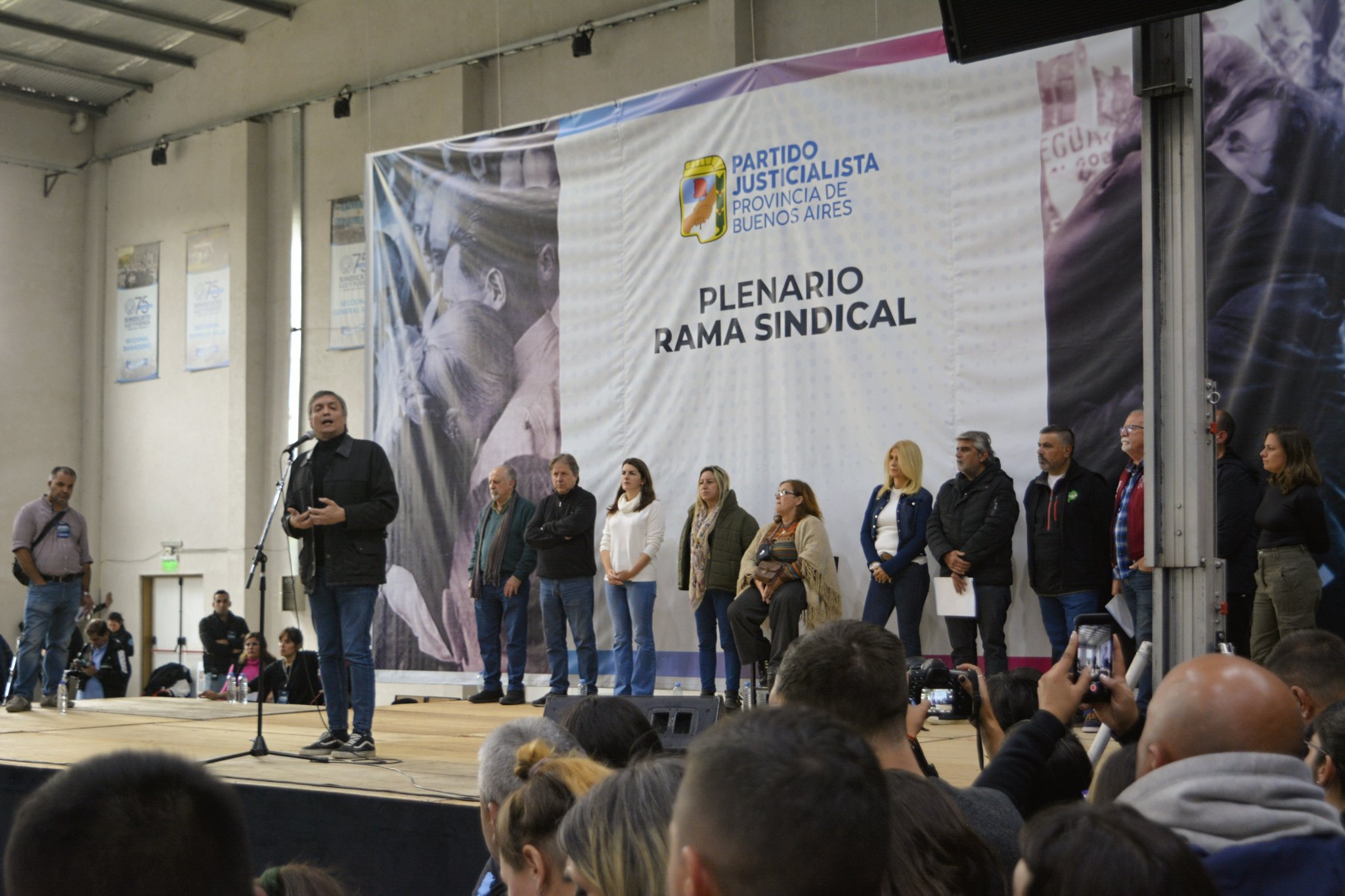 Máximo Kirchner durante el plenario de la rama sindical del peronismo bonaerense