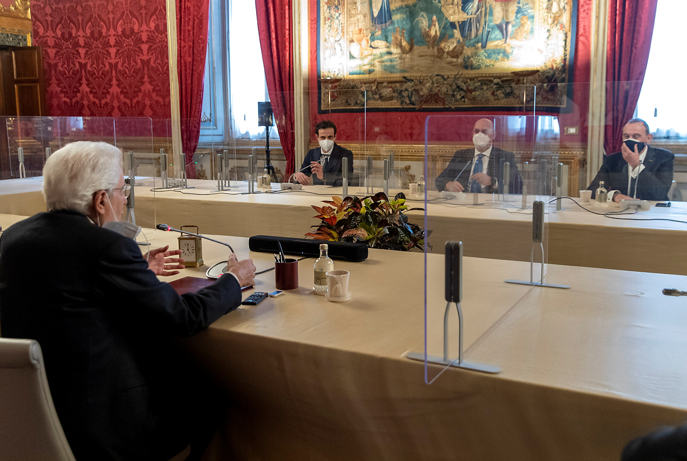El presidente (jefe de Estado) italiano, Sergio Matarella, en una de las reuniones con las que busca formar el nuevo gobierno italiano tras la renuncia del exjefe de gobierno, Giuseppe Conte 
REUTERS 