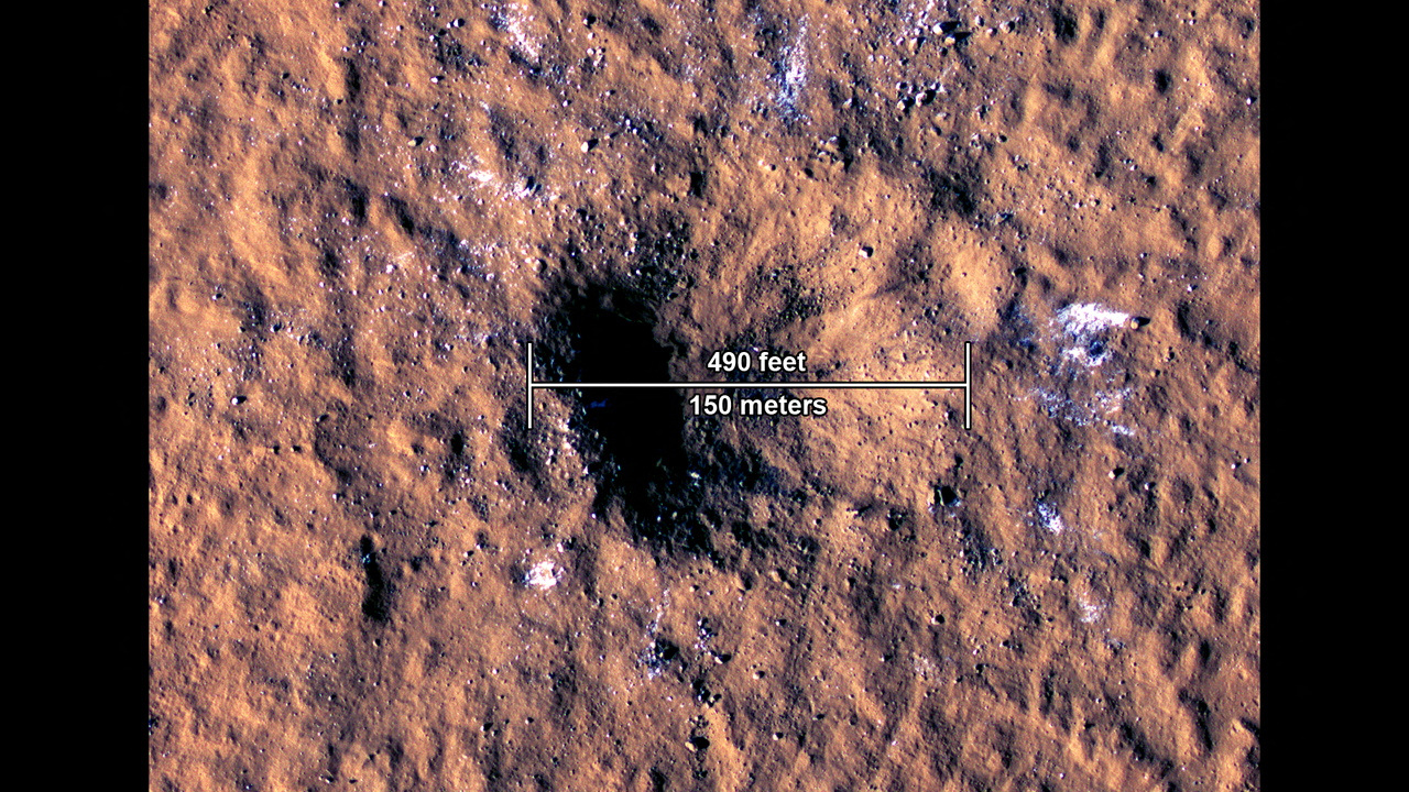 Imagen del cráter de 150 metros de ancho que dejó el meteorito caído en Marte en diciembre (NASA/JPL-Caltech/University of Arizona)