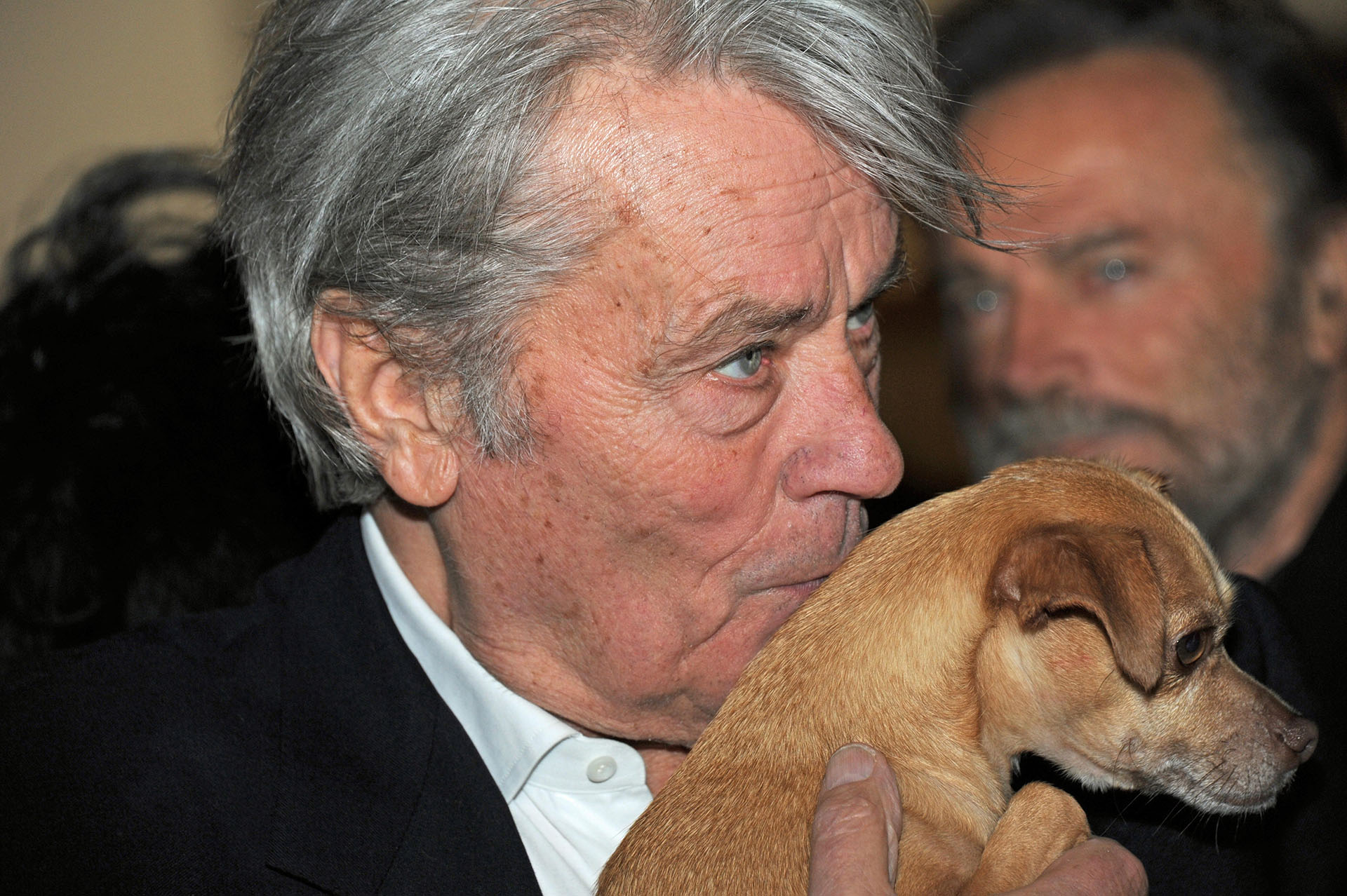 Alain Delon ha dicho que quiere ser enterrado junto a sus perros (DPA alliance/Alamy Live News)