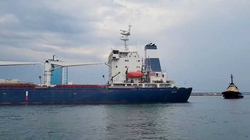 El primer buque que transporta cereales ucranianos desde la invasión de Rusia fue examinado en Turquía y sigue rumbo a Líbano