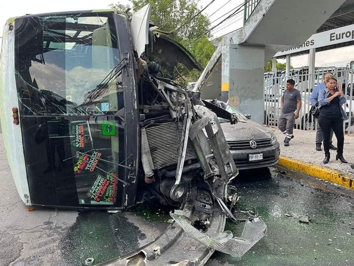 El impactante accidente que un chofer de transporte público ebrio provocó en Tlalnepantla