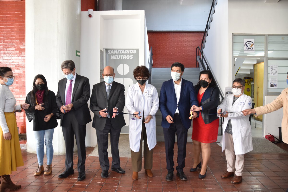 Last Wednesday, the UNAM School of Medicine inaugurated its first neutral bathroom.  (Twitter Faculty of Medicine)
