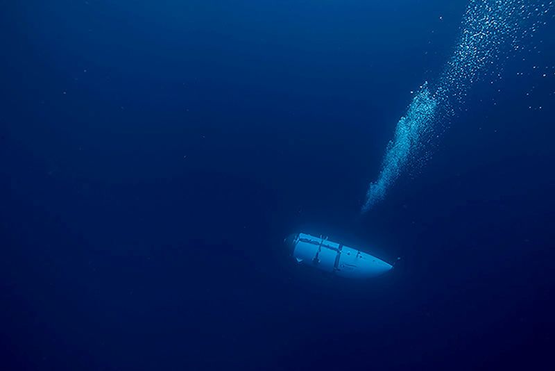 El sumergible Titan, operado por OceanGate Expeditions para explorar los restos del hundido SS Titanic frente a la costa de Terranova, realiza una inmersión en una fotografía sin fecha (OceanGate Expeditions/Handout vía REUTERS)