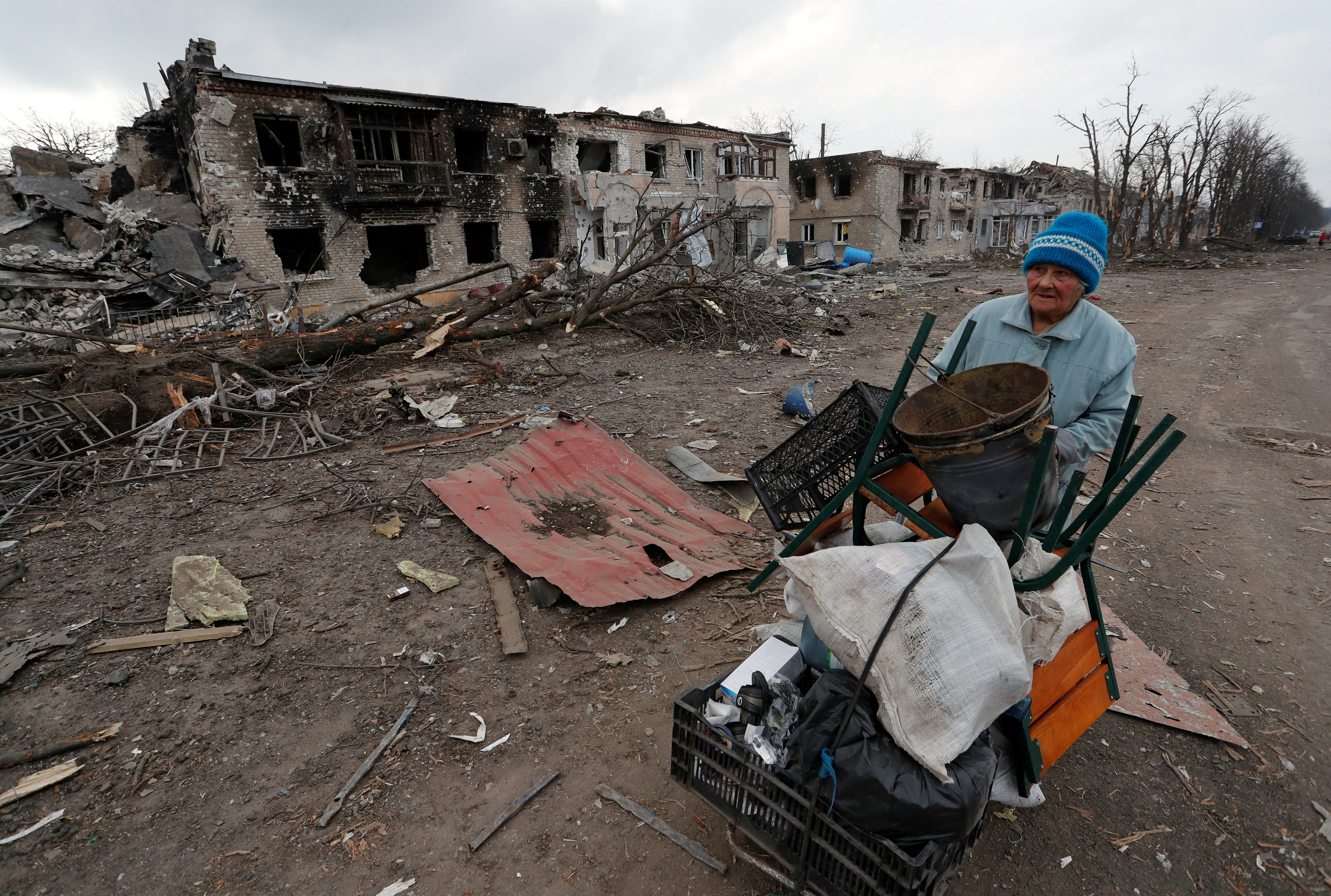 Además del terrible costo humanitario, la invasión rusa de Ucrania continúa teniendo un impacto devastador en la economía (REUTERS/Alexander Ermochenko/File Photo)