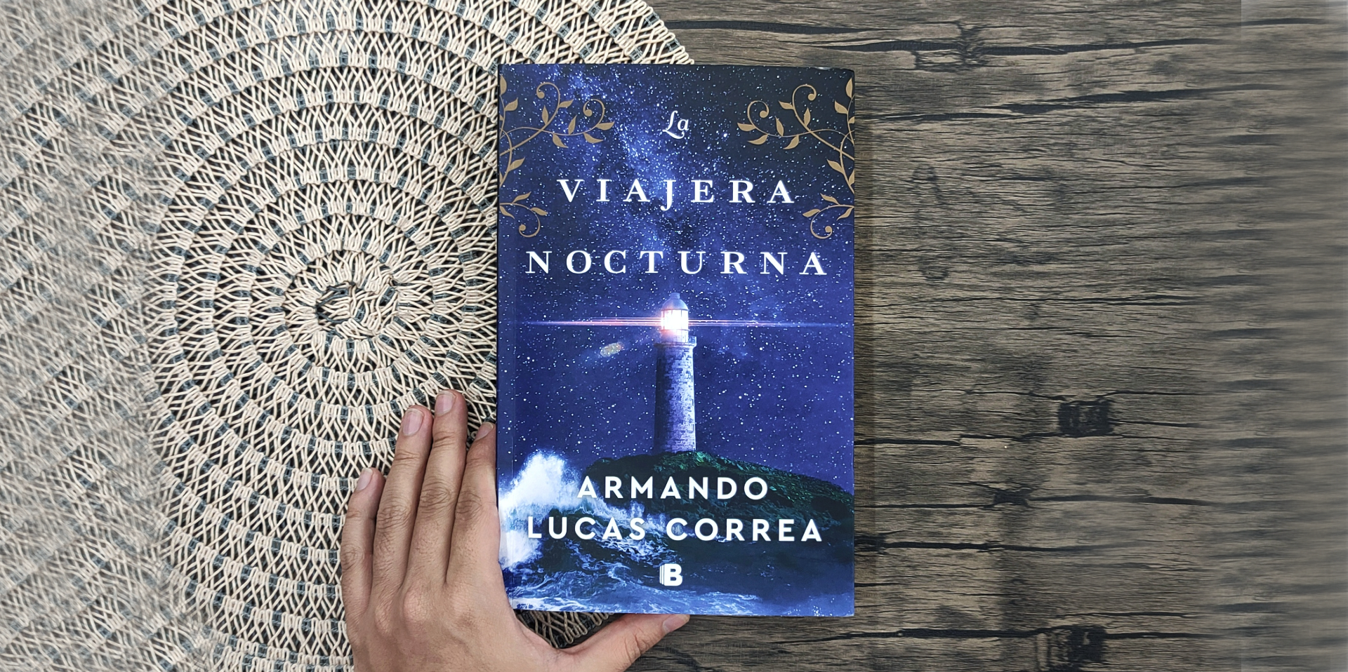 Imagen del libro "La viajera nocturna", de Armando Lucas Correa. (Liberando Letras).