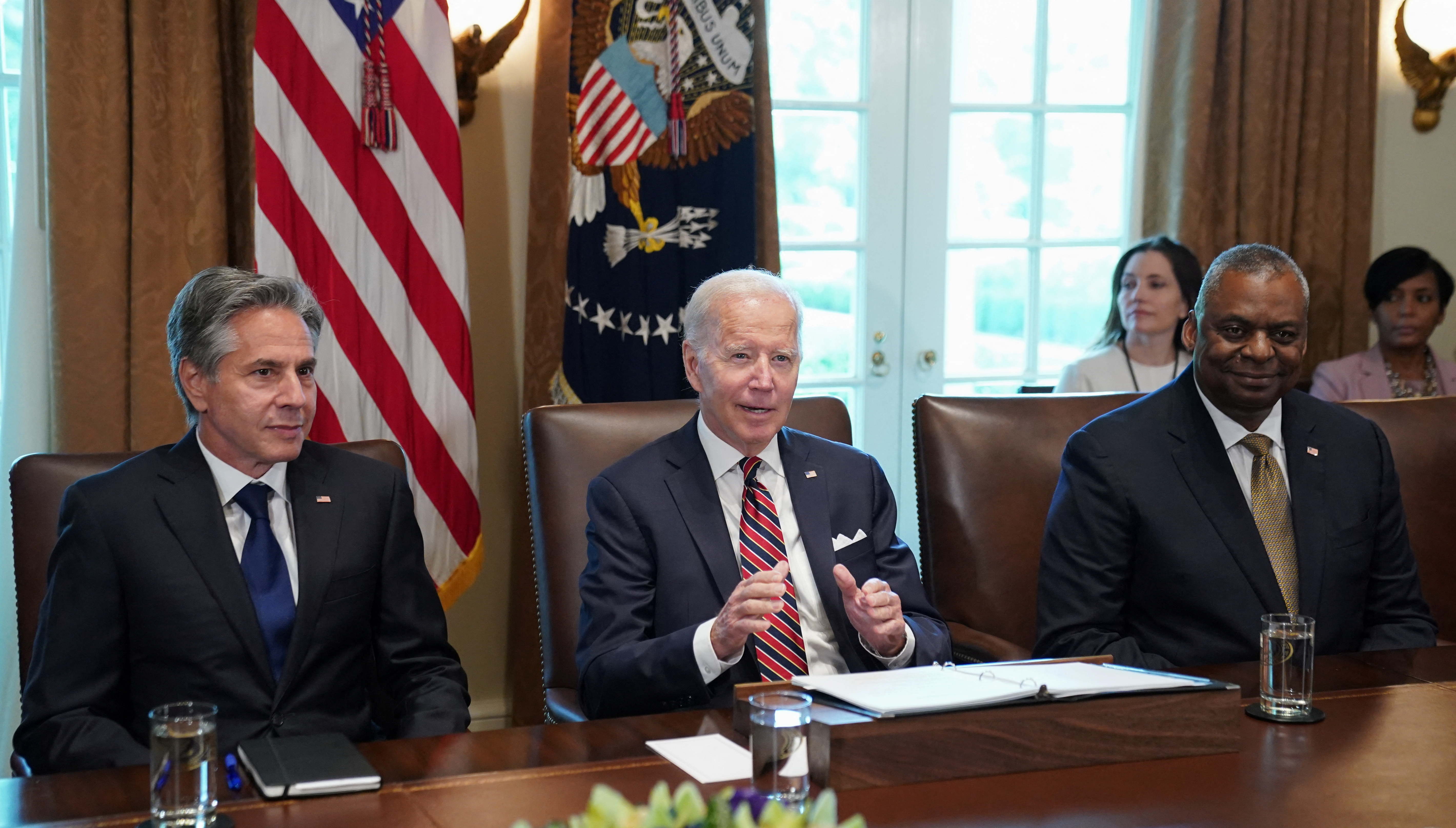 El secretario de Estado, Antony Blinken; el presidente, Joe Biden; y el secretario de Defensa de EEUU, Lloyd Austin (REUTERS/Kevin Lamarque)