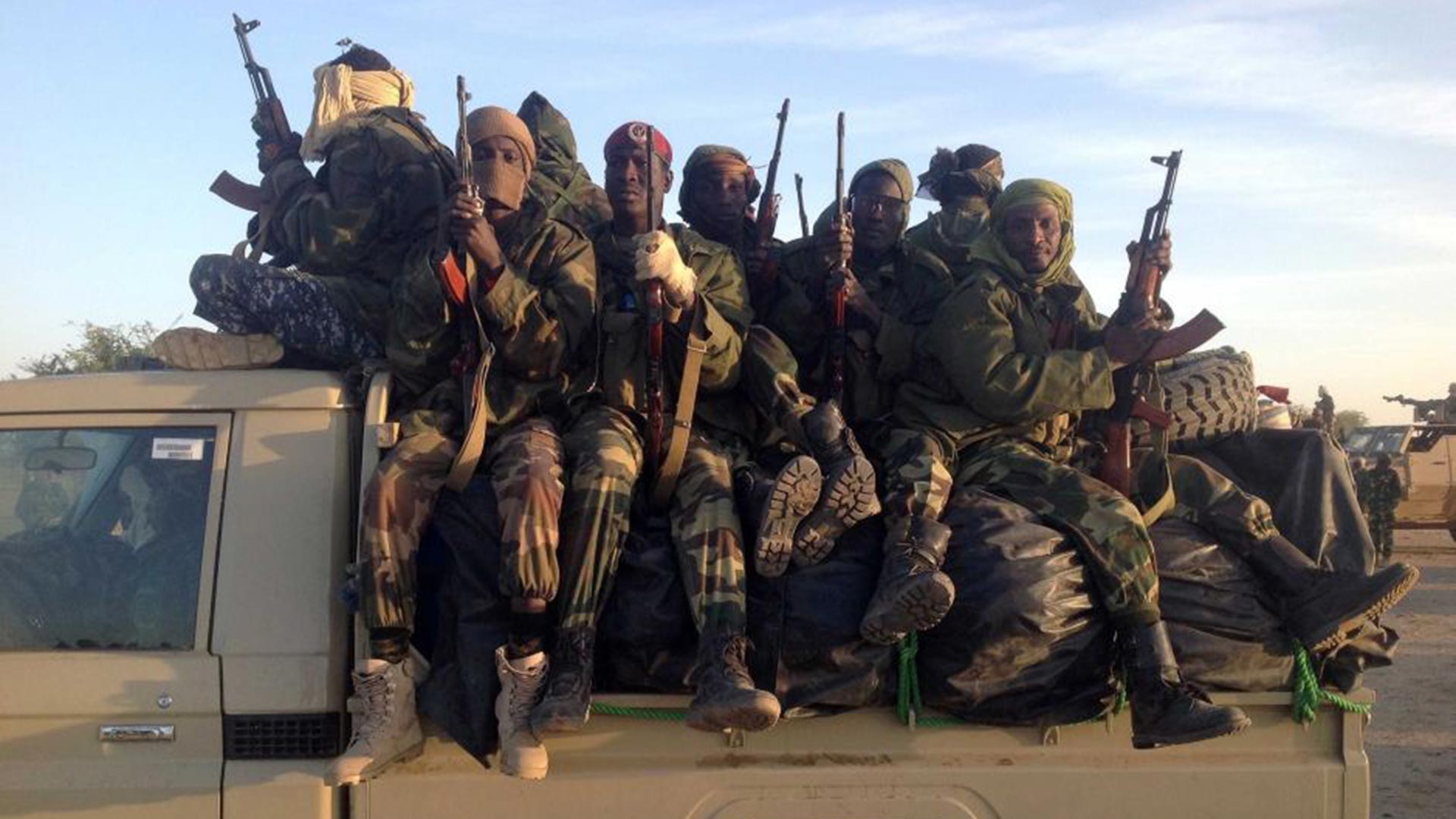 Milicianos del ISWAP (Provincia de África Occidental del Estado Islámico), el grupo escindido de Boko Haram que persiguió y mató a Shekau
