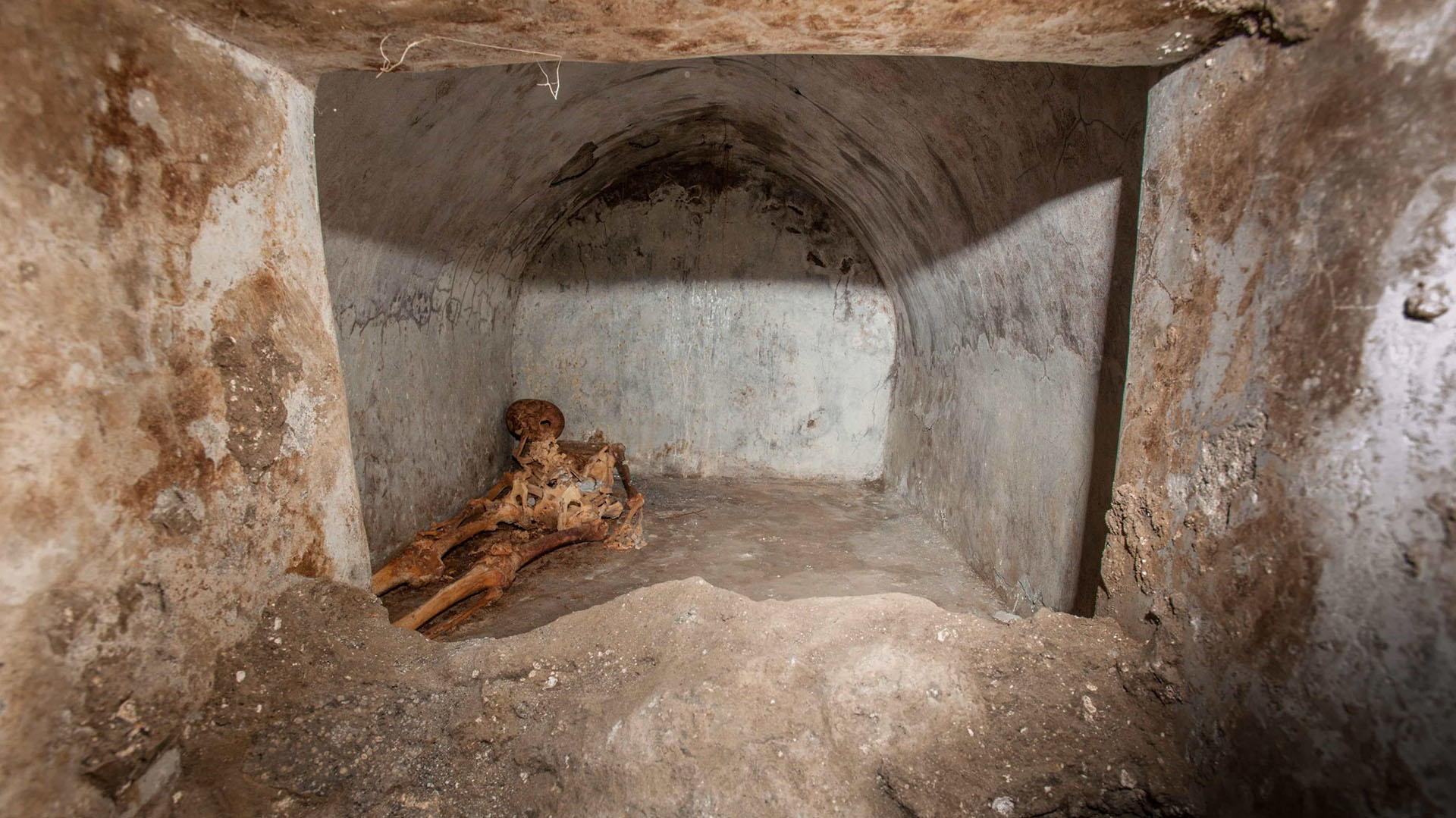 Arqueólogos hallaron una tumba con un cuerpo momificado en Pompeya: el misterio de Marcus Venerius
