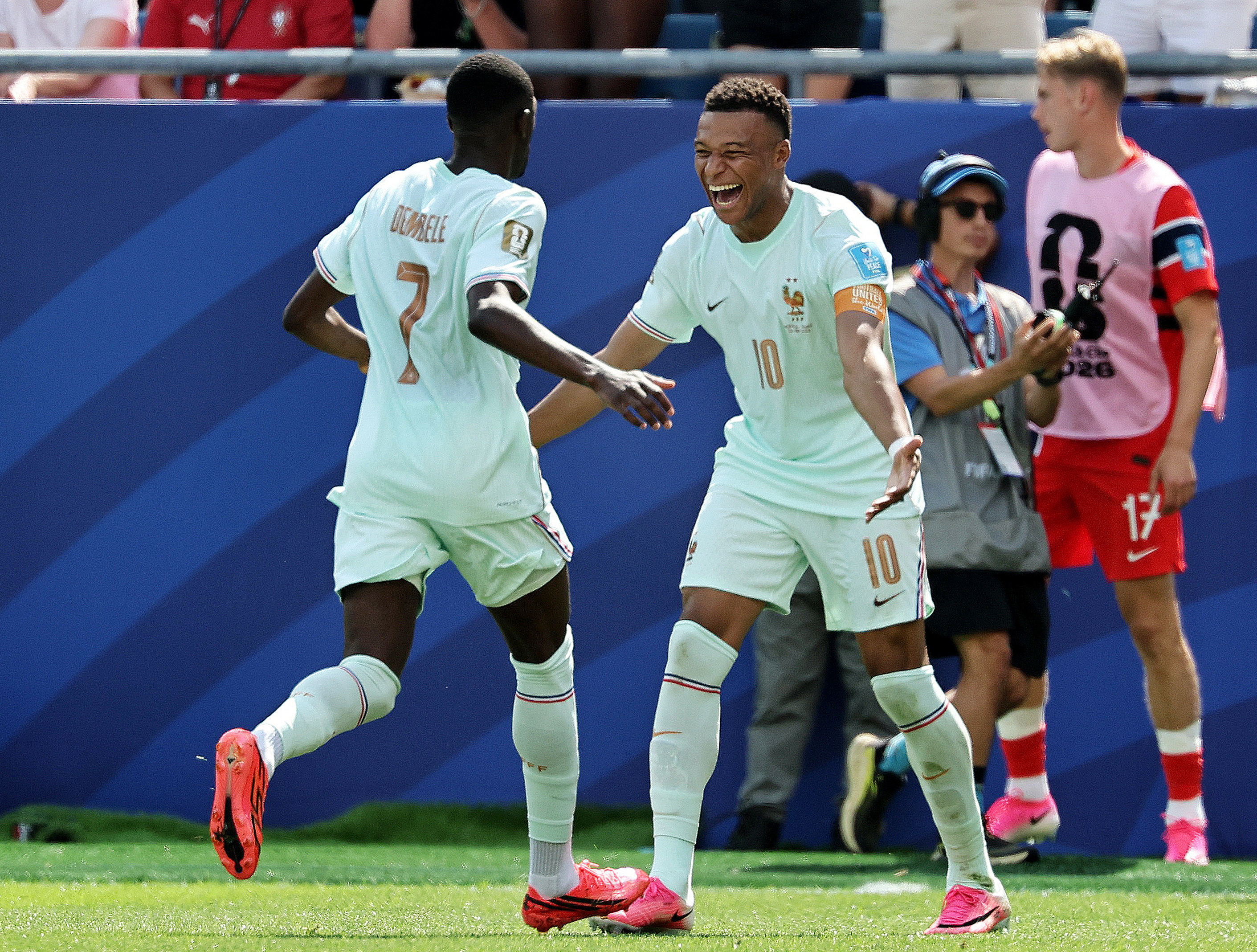 El show de goles de Ousmane Demb&eacute;l&eacute; para el 4-1 de Francia sobre Noruega: Les Bleus podr&iacute;an jugar ante Alemania en octavos de final