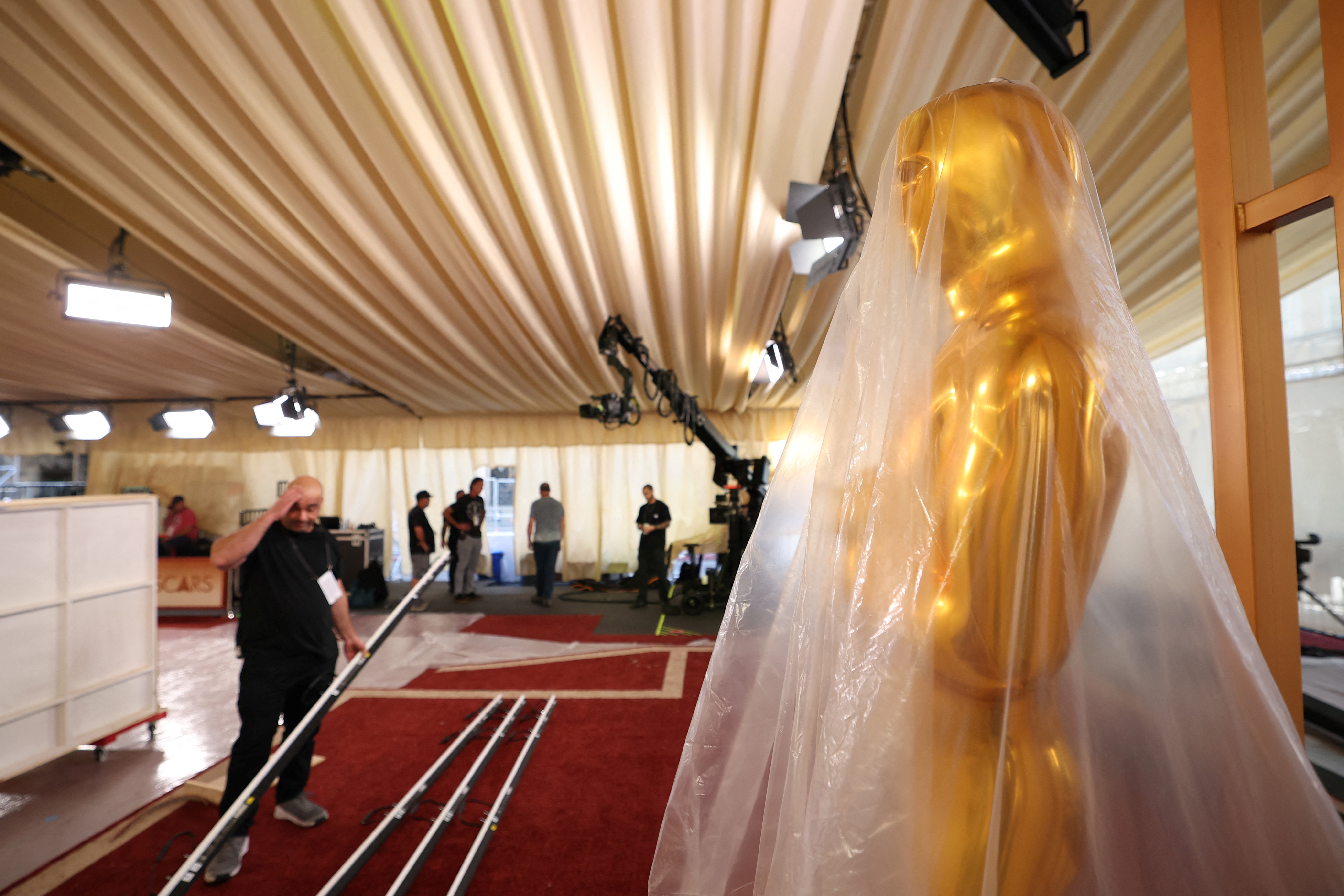 Una discusión por el volumen de la música en el aeropuerto de Mendoza terminó a los golpes: hay un detenido y un herido