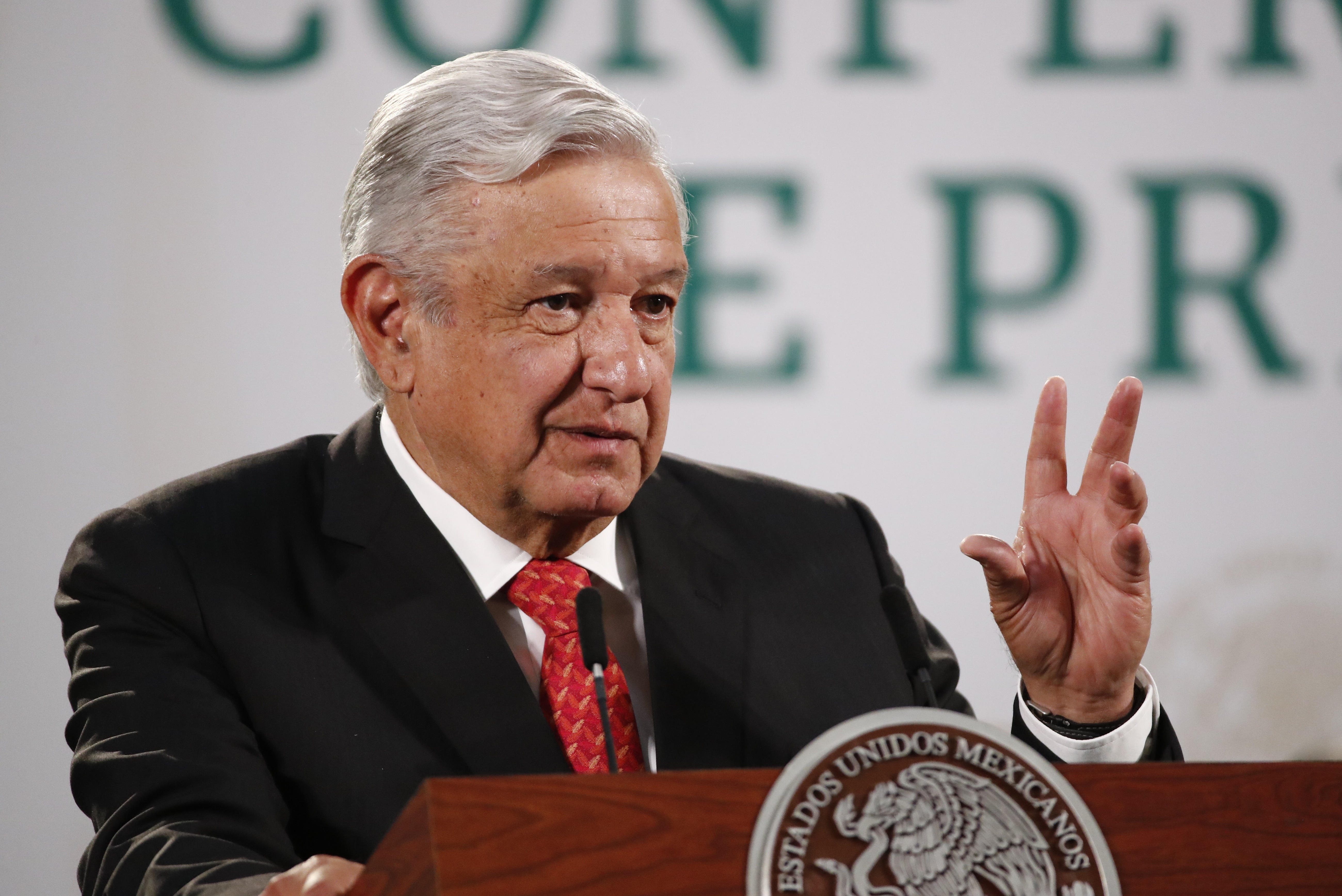 El mandatario mexicano, Andrés Manuel López Obrador, participa hoy en su rueda de prensa matutina en Palacio Nacional, en Ciudad de México (México). EFE/José Méndez 
