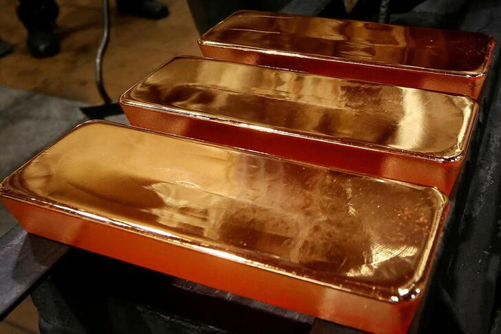 File image of employees processing pure gold ingots at the Krastsvetmet non-ferrous metals plant in the Siberian city of Krasnoyarsk, Russia.  November 22, 2018. REUTERS/Ilya Naymushin