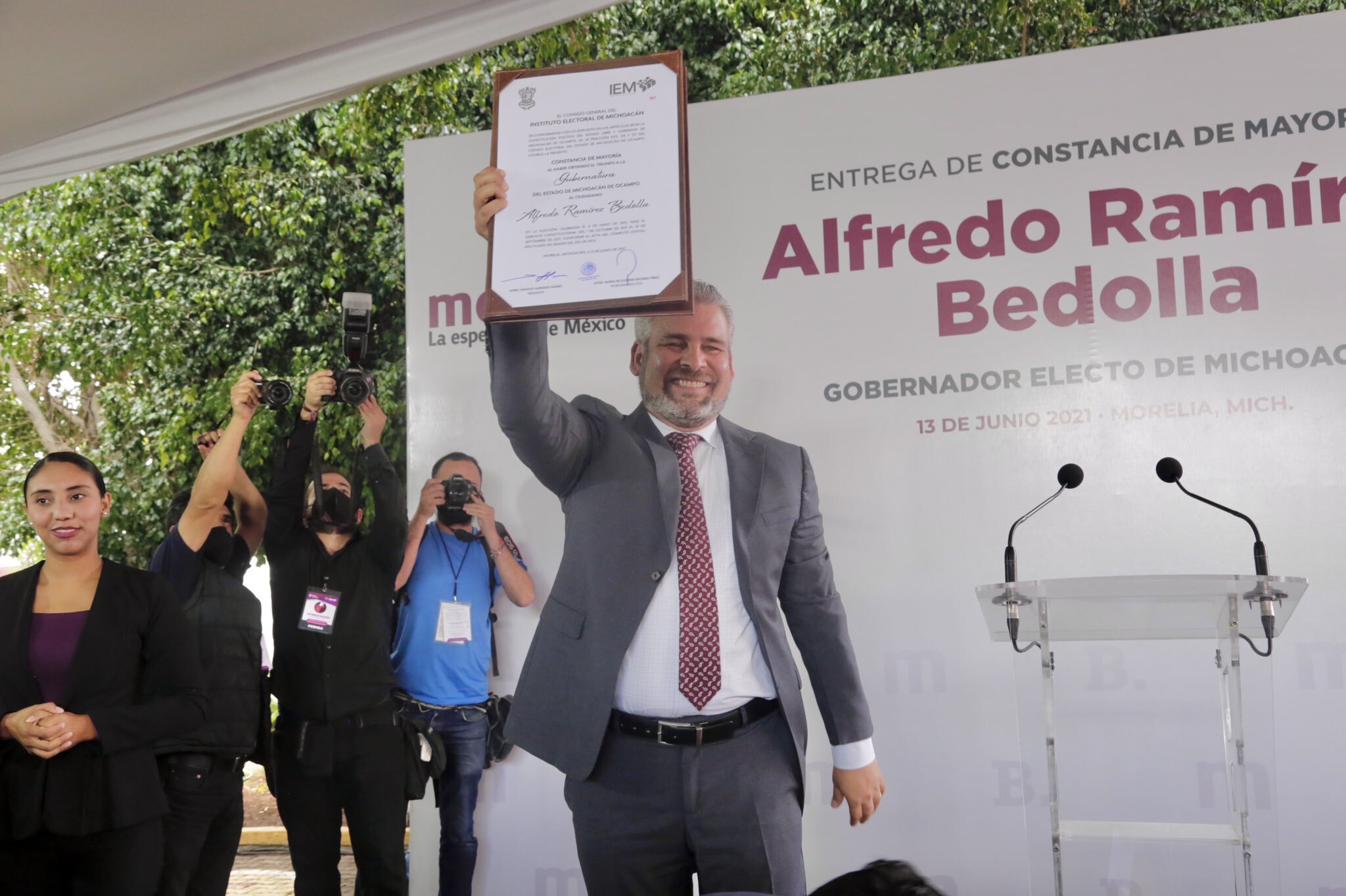 Alfredo Ramírez Bedolla recibió la constancia de mayoría que lo acredita como el gobernador electo de Michoacán (Foto: Twitter@AlfredoEsMorena)