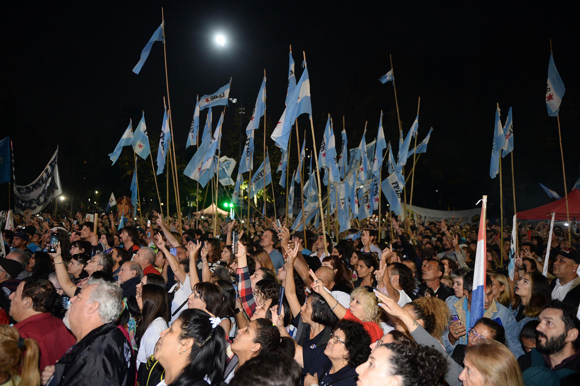 La movilización de La Cámpora y los militantes kirchneristas a La Plata se produjo a lo largo de toda la jornada (Aglaplata)