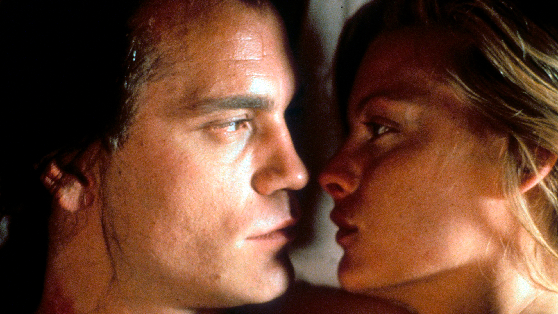 Michelle Pfeiffer y John Malkovich en el rodaje de Relaciones Peligrosas, donde tuvieron un romance en la pantalla que se trasladó a la vida real. Él se separó de su esposa, pero no duraron mucho (Photo by Metro-Goldwyn-Mayer/Getty Images)