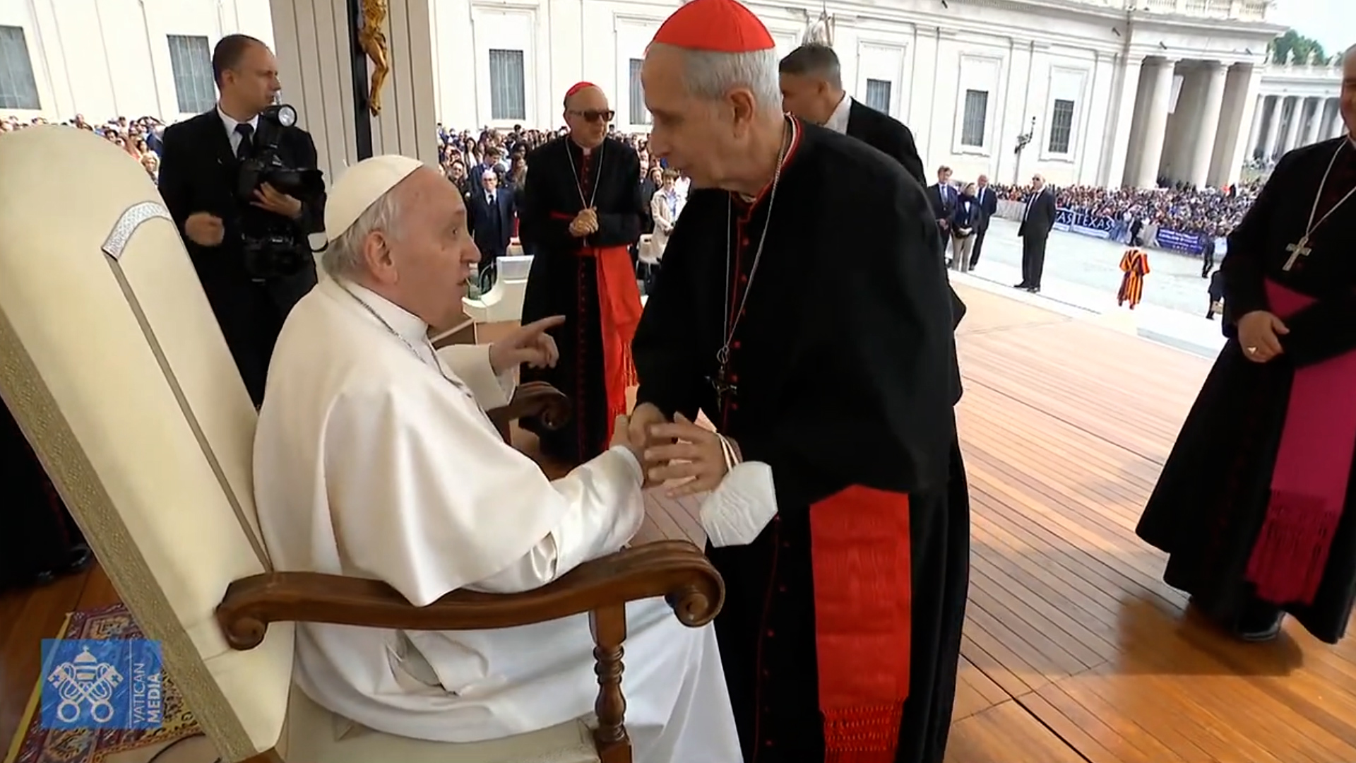 El Papa Francisco debe decidir quien reemplaza en el arzobispado de Buenos Aires a quien fuese su sucesor hace 10 años, el cardenal Mario Poli