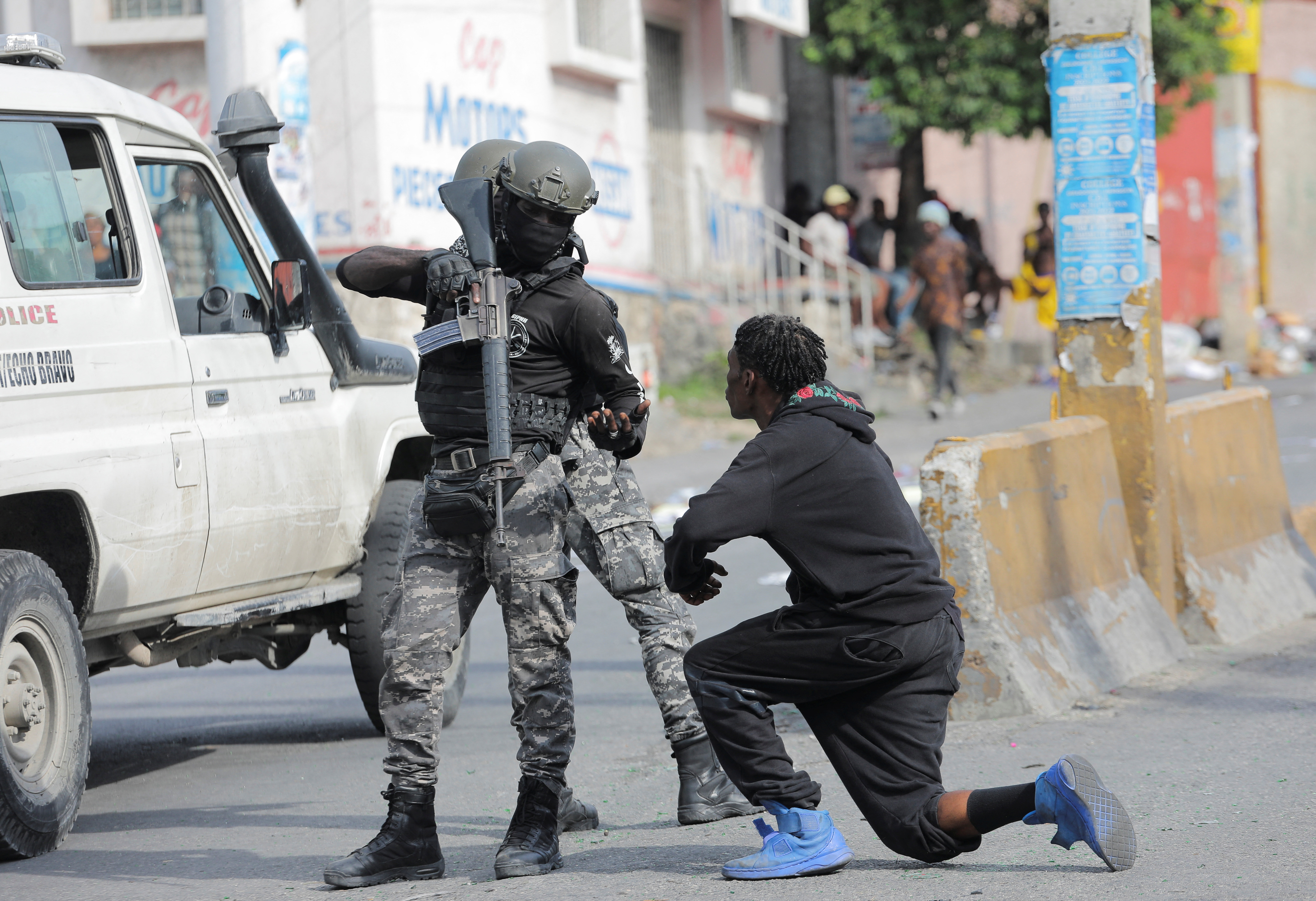 La MINUSTAH alentó a las partes interesadas de Haití a entablar debates constructivos sobre las formas de trazar un camino común hacia adelante y seguirá apoyando los esfuerzos dirigidos por los haitianos para lograr un acuerdo de transición consensuado