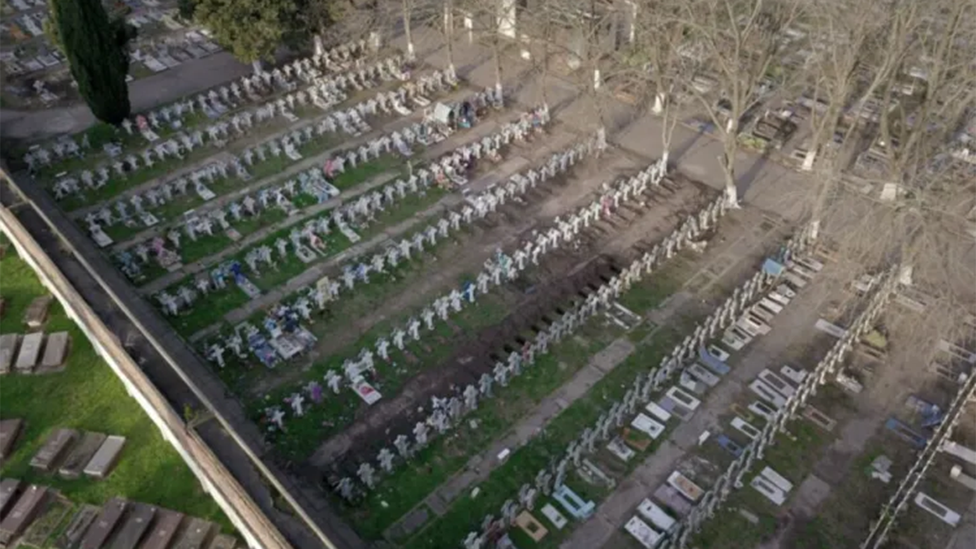 En el Cementerio Municipal de La Plata se descubrieron 66 tumbas NN. Investigan si uno de esos cuerpos es el de Jorge Julio López (InfoJudicial)
