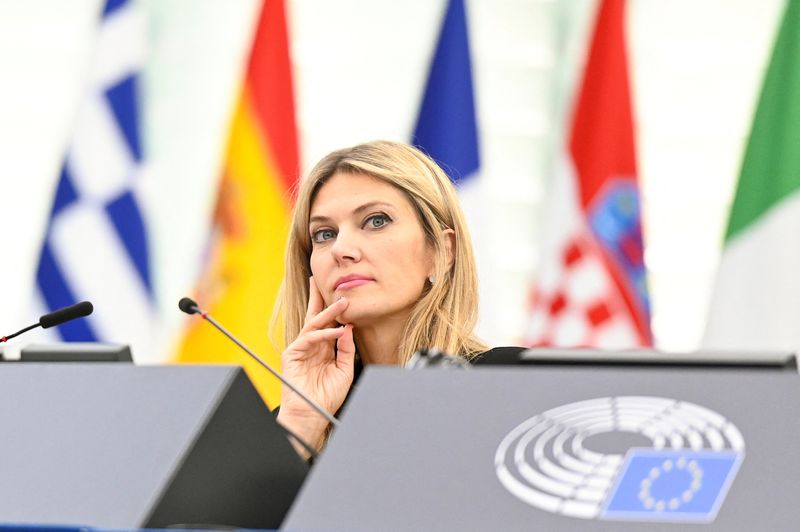 Qatargate: la ex eurodiputada Eva Kaili permanecerá detenida tras su primera audiencia en Bélgica
