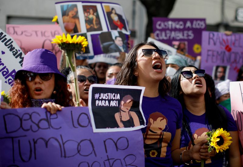 Activistas participaron en una protesta exigiendo justicia tras la muerte de Ariadna Fernanda López. Foto: REUTERS/Raquel Cunha