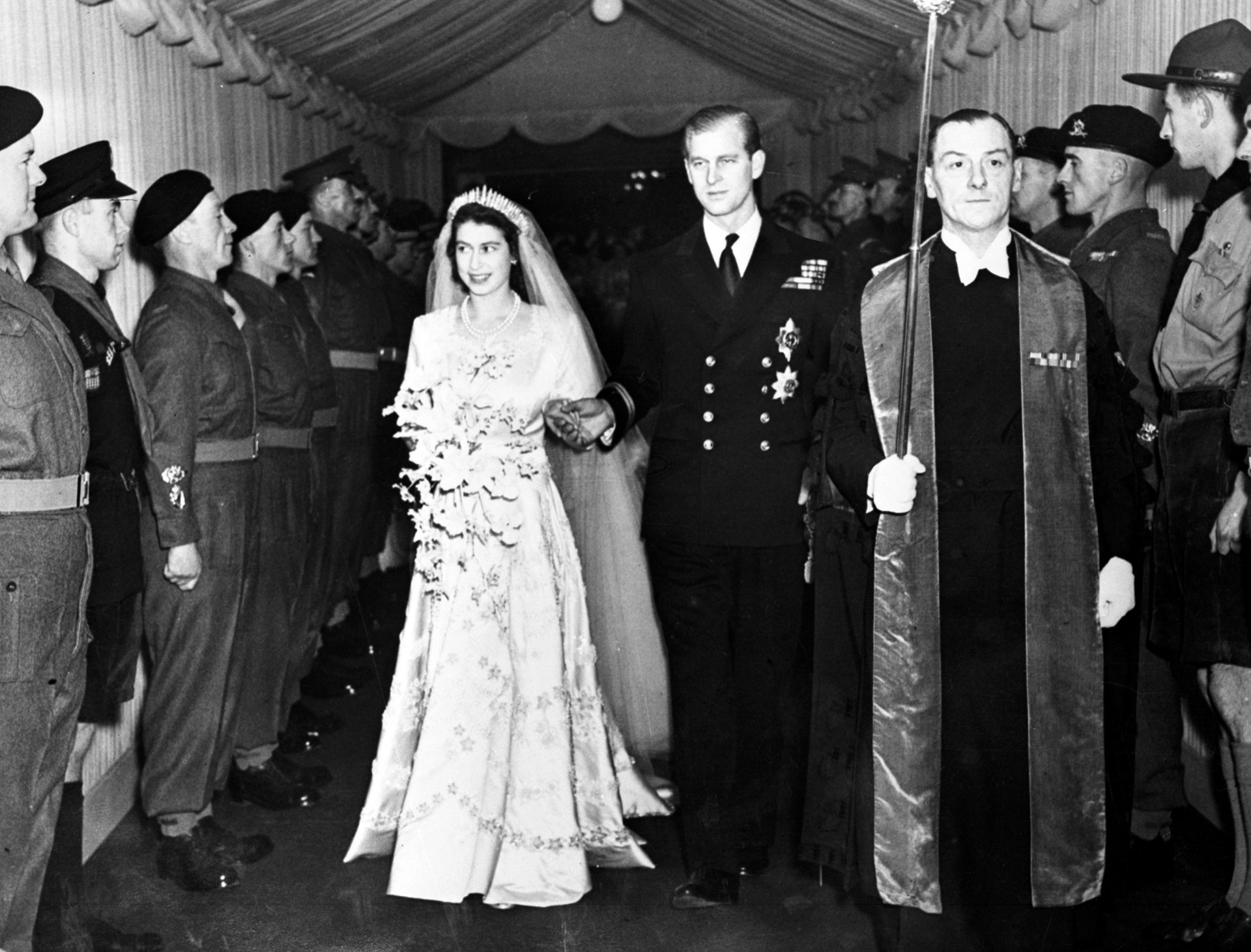 La reina Isabel y el príncipe Felipe el día de su casamiento (AP)