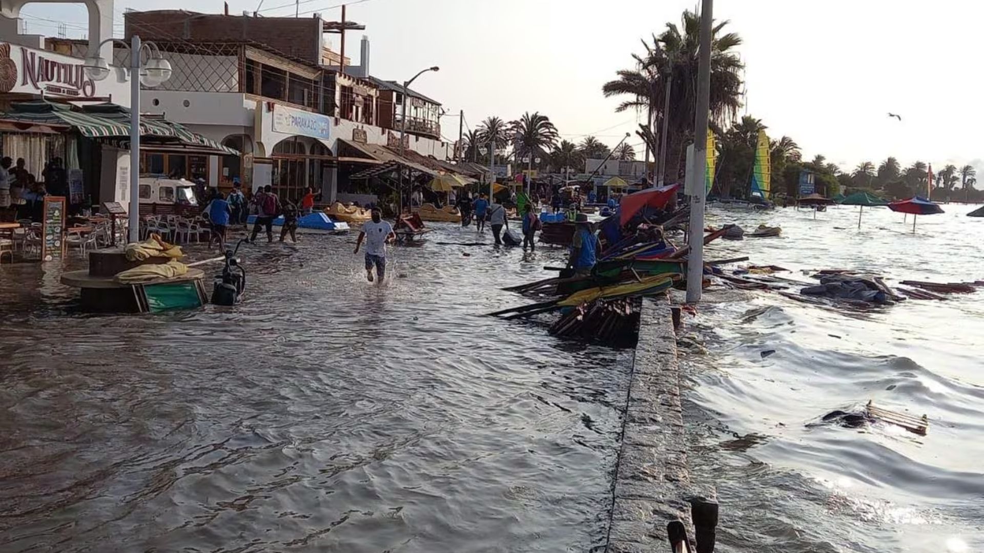 Cierran las playas de Paracas y se suspenden todos los paseos